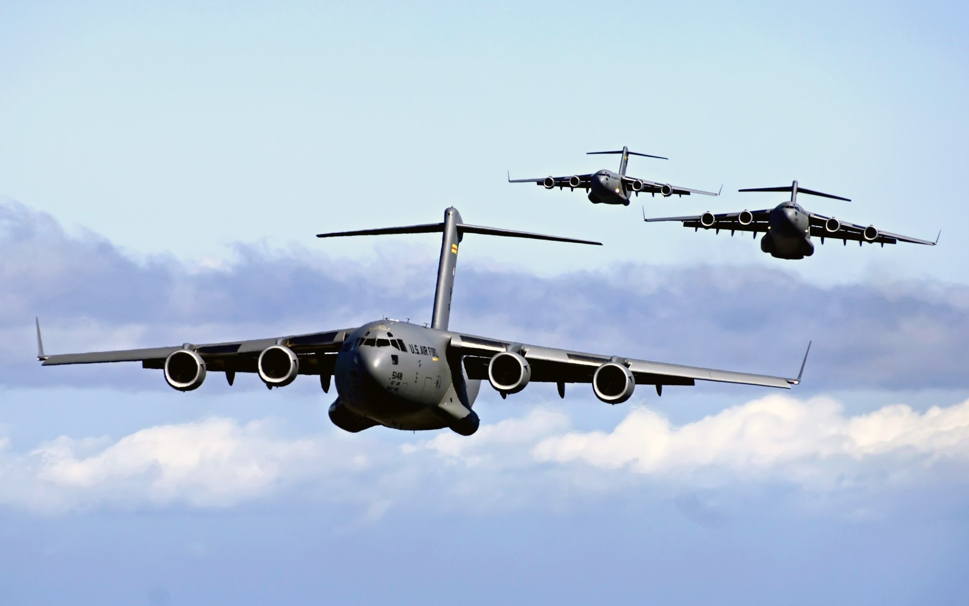 Three U.S. Air Force C-17 Globemaster III aircraft in flight HD Wallpaper