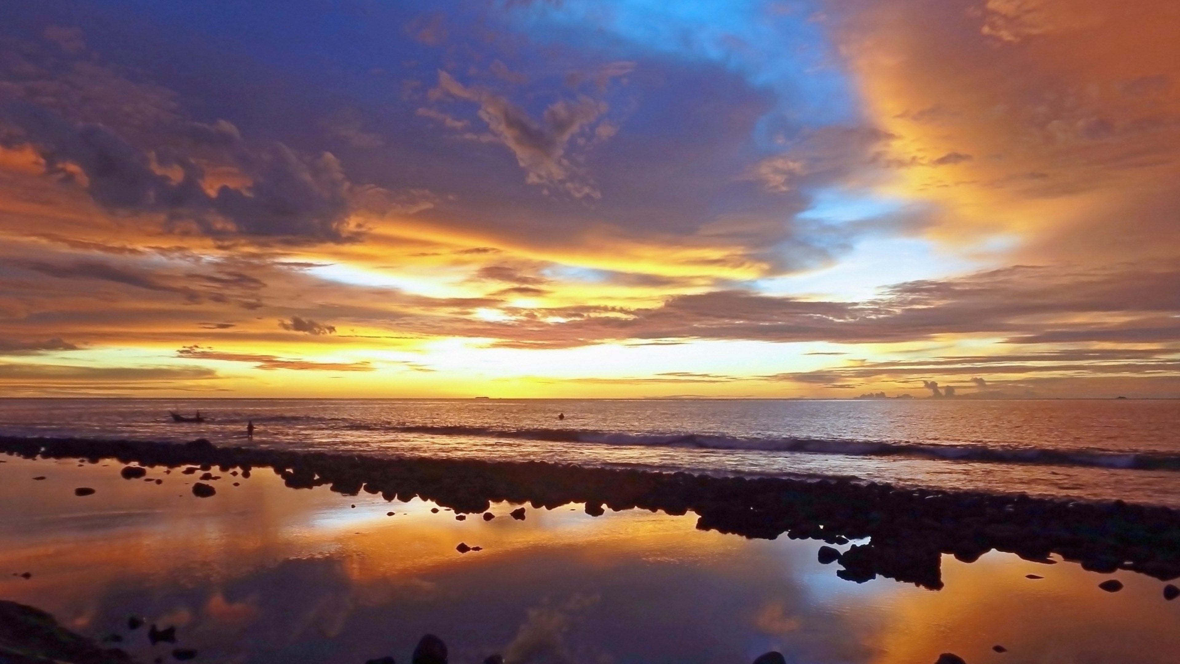 Sunset over the ocean with reflections HD Wallpaper