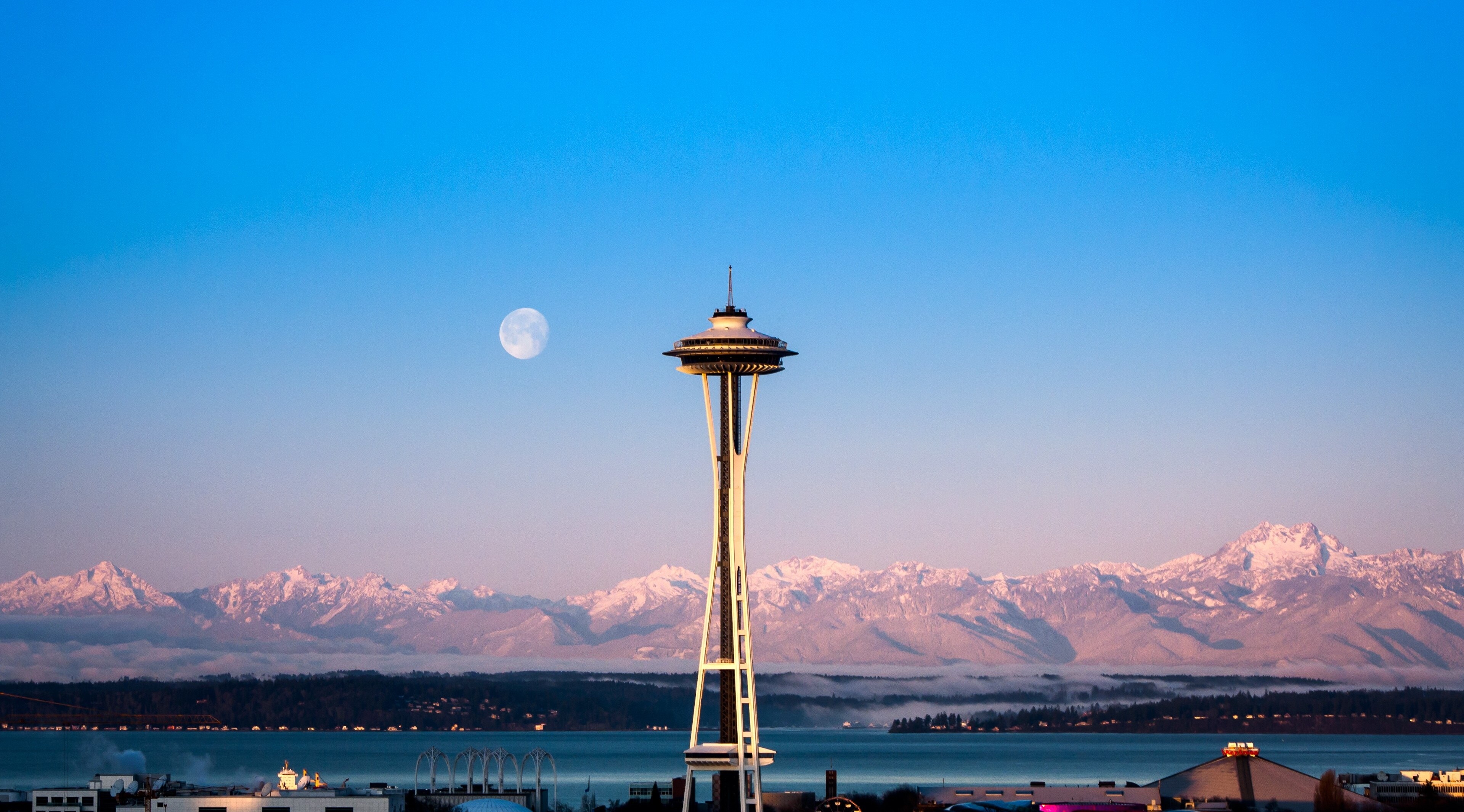 Space Needle and Olympic Mountains 4K HD Wallpaper