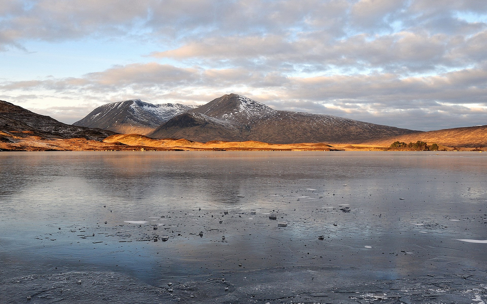 Frozen lake with mountains and cloudy sky HD Wallpaper
