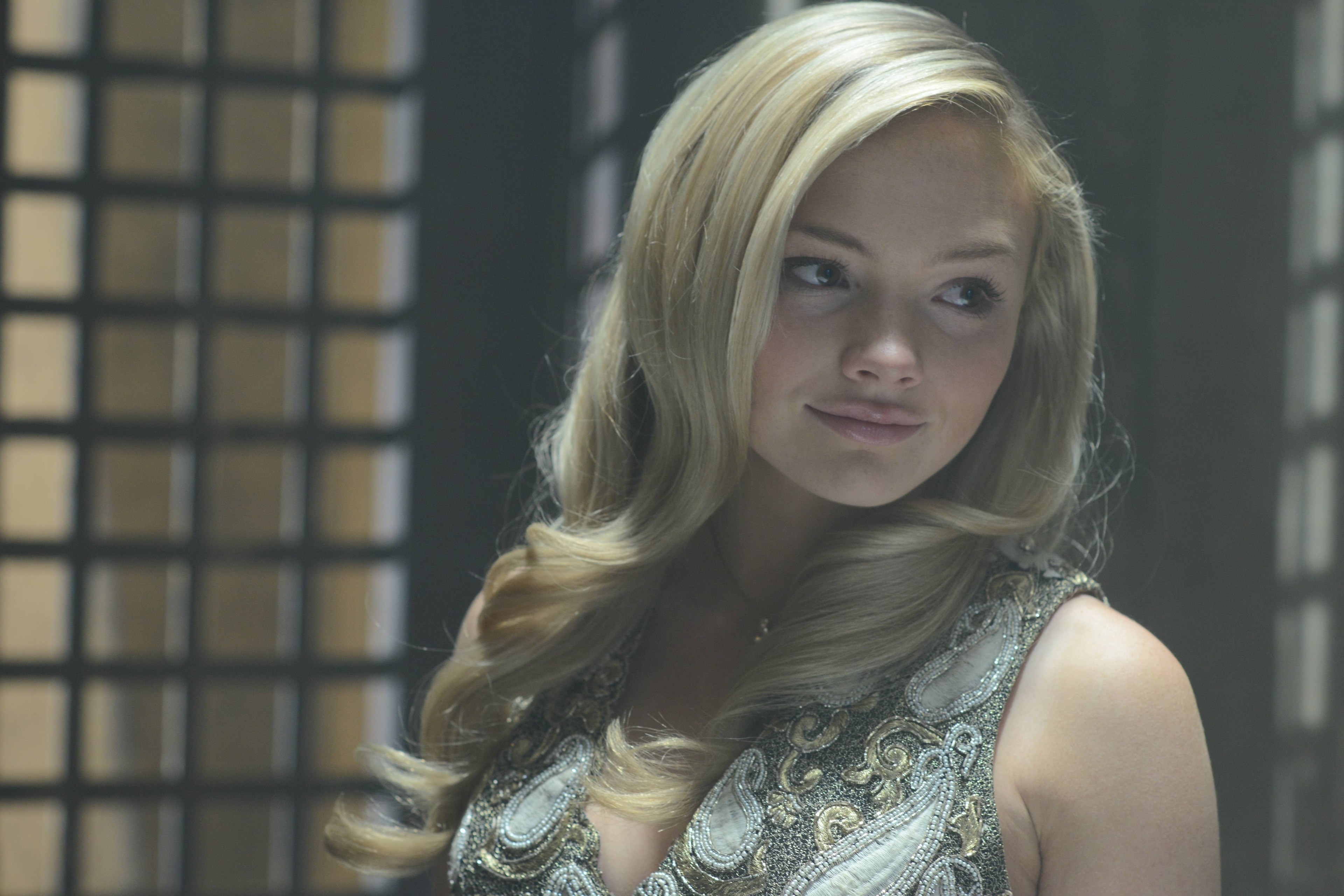 Natalie Alyn Lind in 4K HD Wallpaper