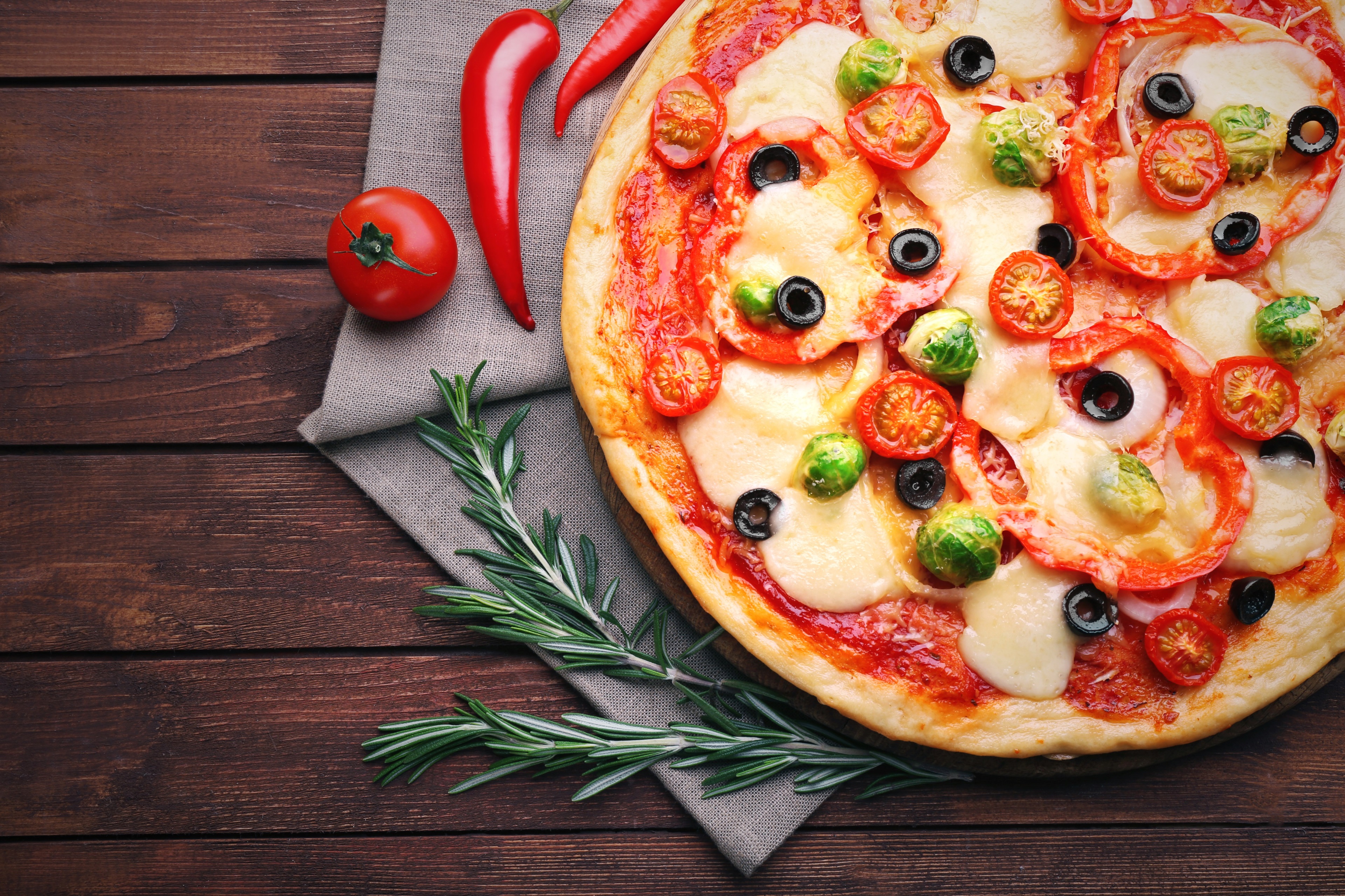 Delicious 4K Pizza with Fresh Vegetables HD Wallpaper