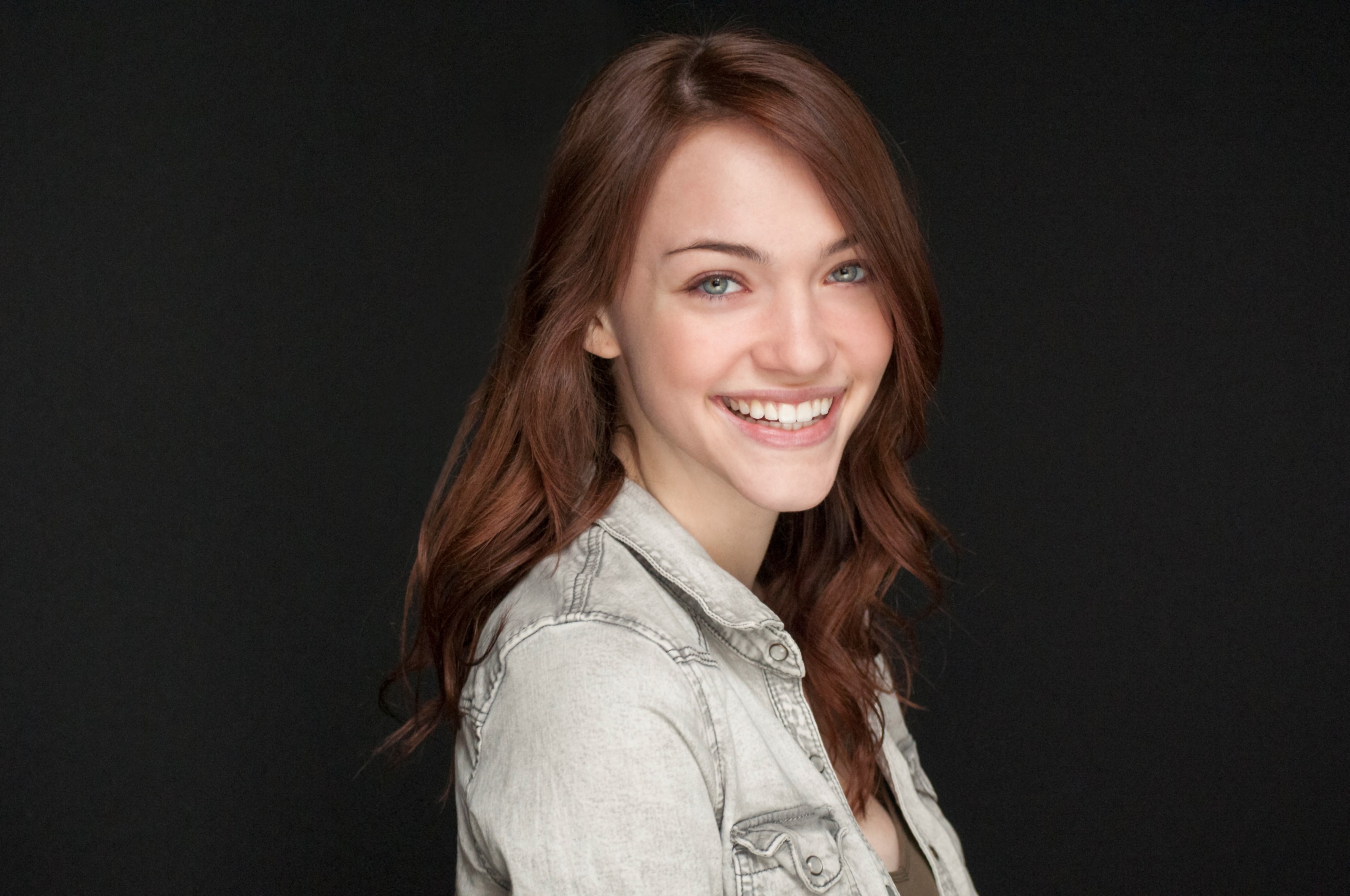 Violett Beane 4K HD Wallpaper