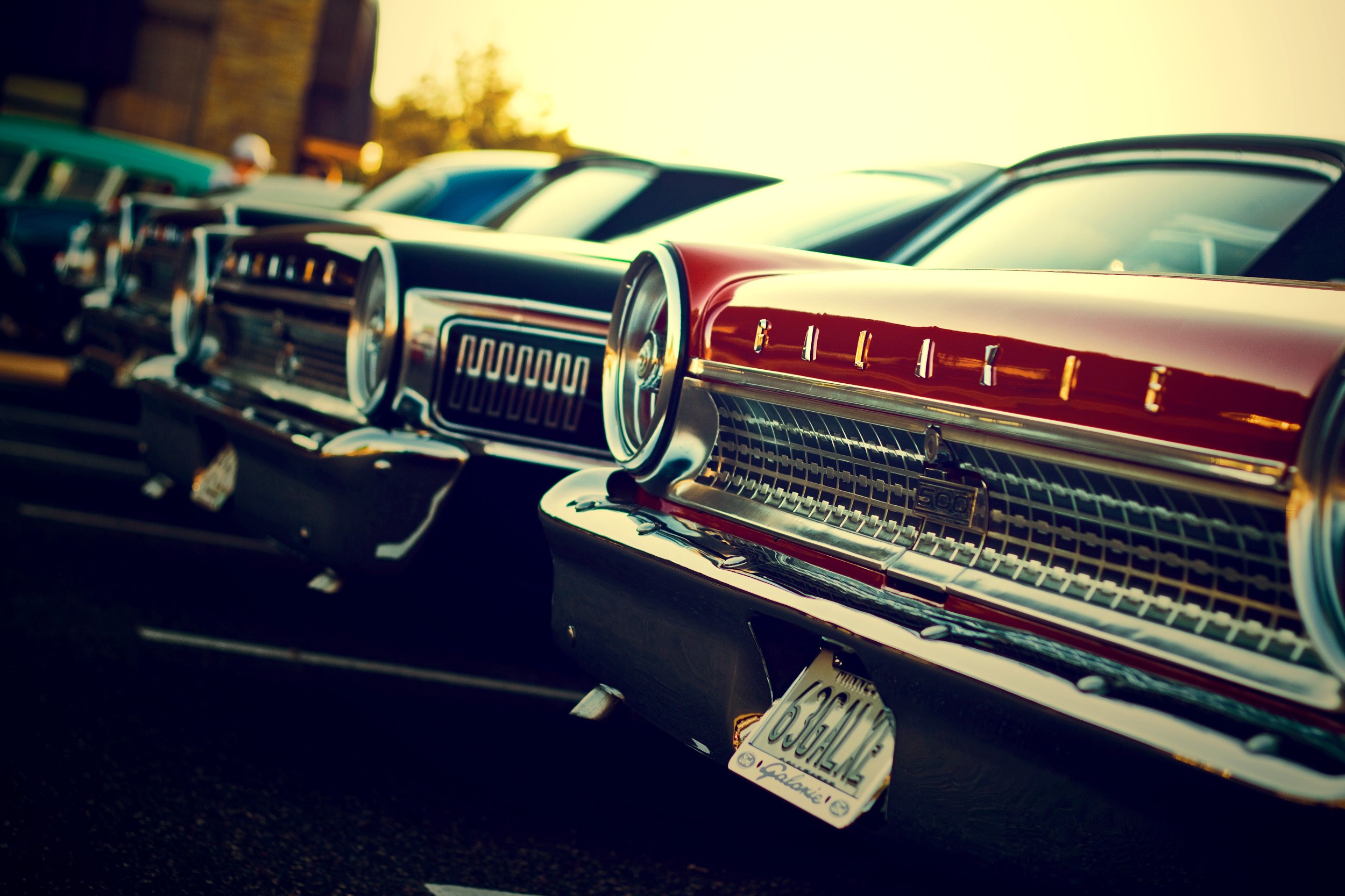 Vintage Ford cars parked in a row HD Wallpaper