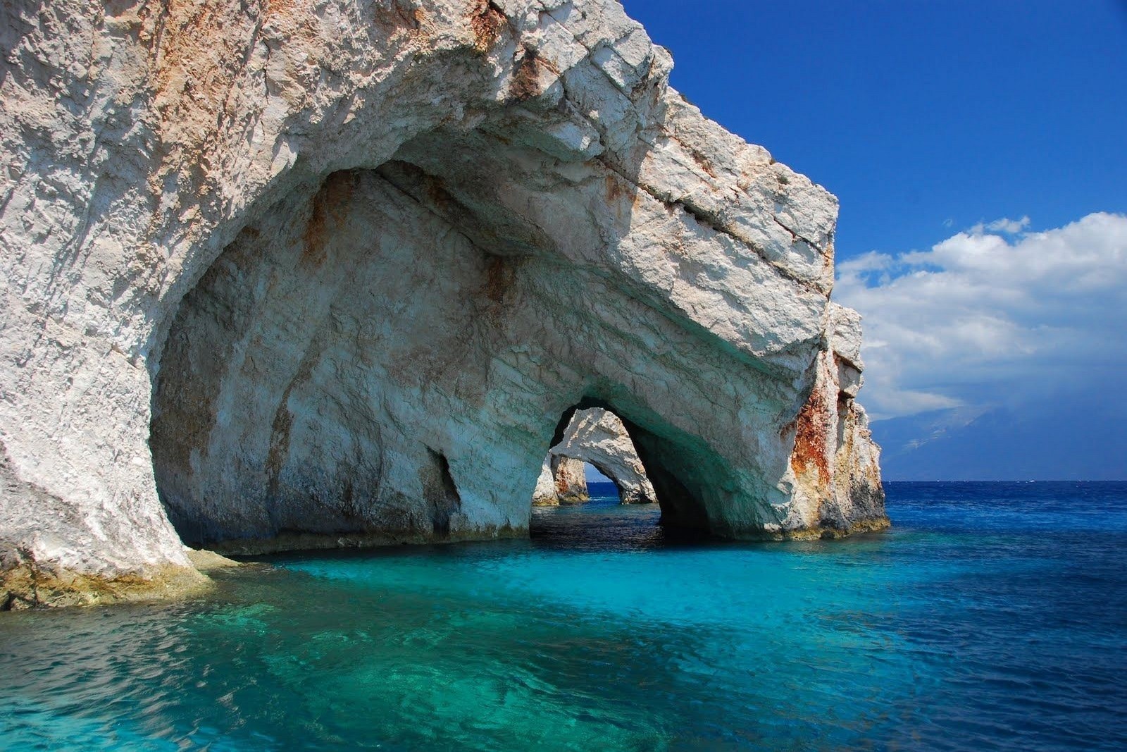 Sea caves with turquoise water and white cliffs HD Wallpaper