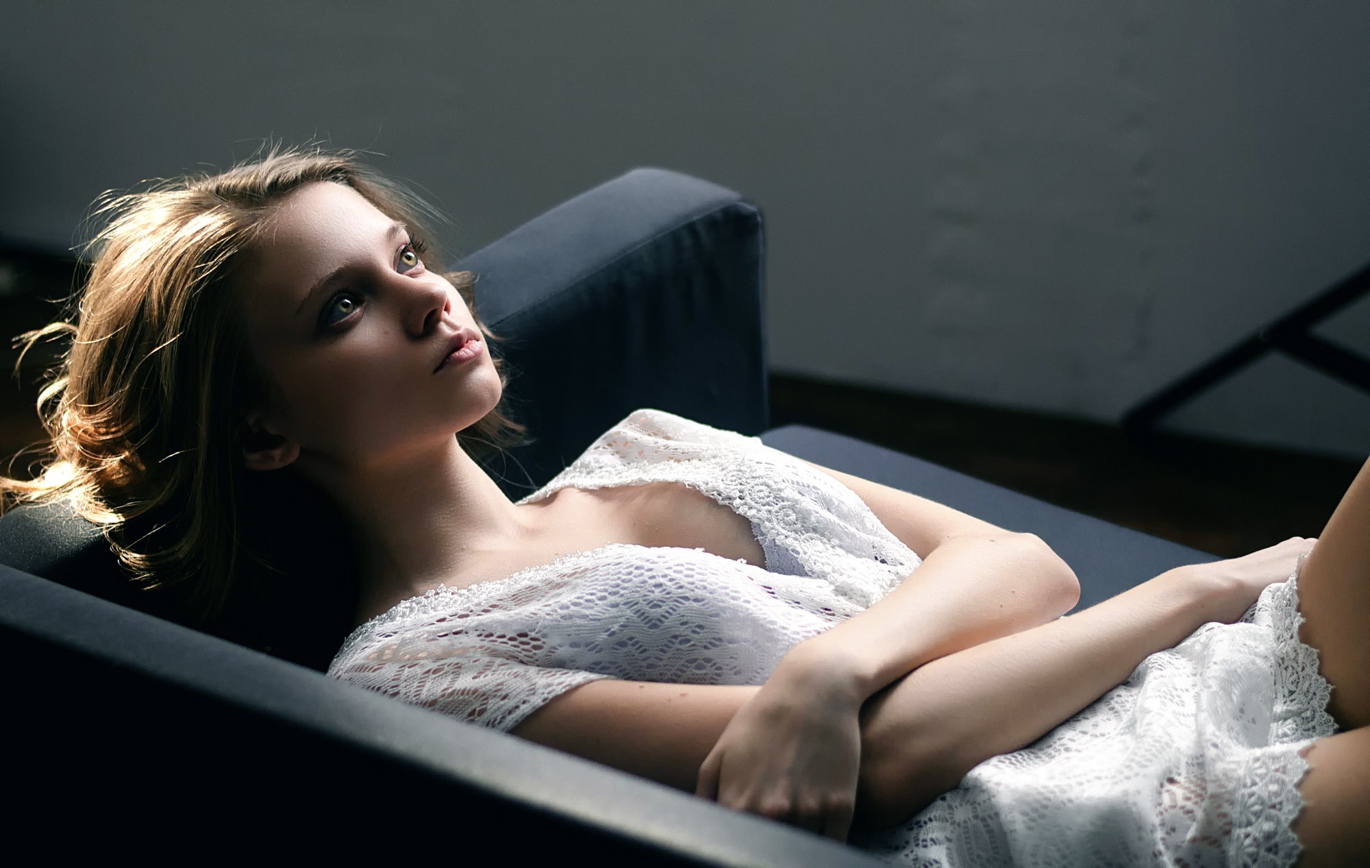 Woman in white dress lying on a couch HD Wallpaper