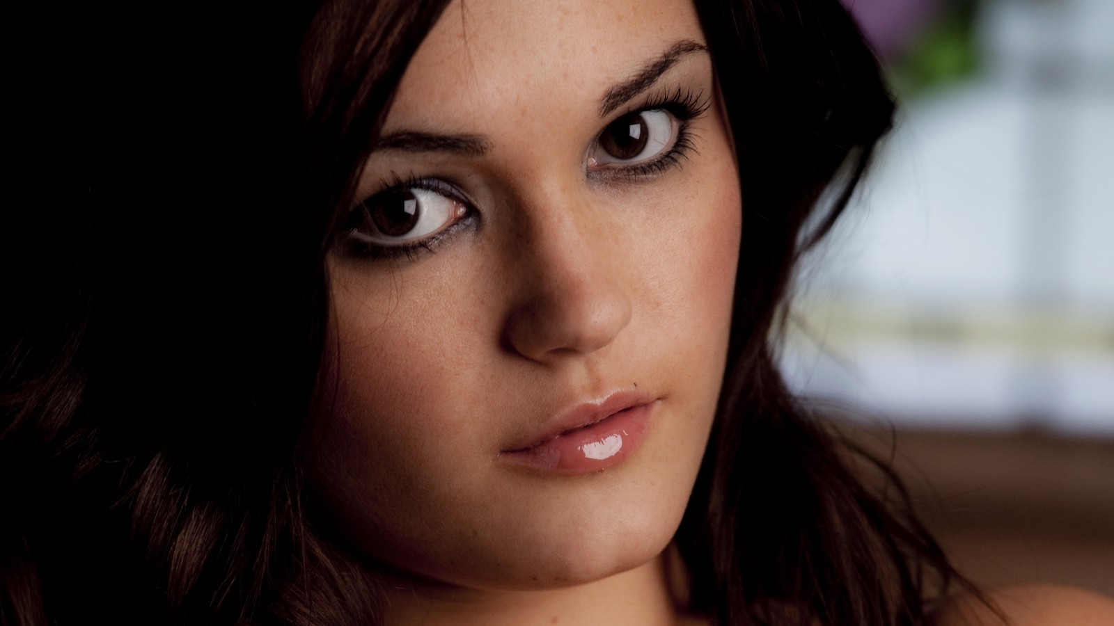 India Reynolds close-up portrait HD Wallpaper