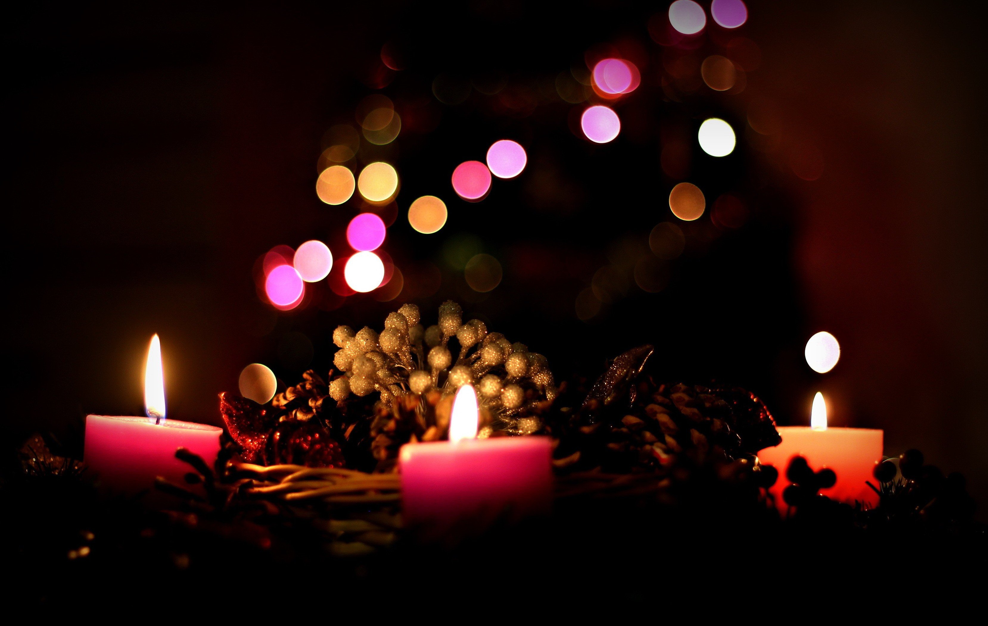 Christmas Advent Wreath with Candles and Bokeh Lights HD Wallpaper