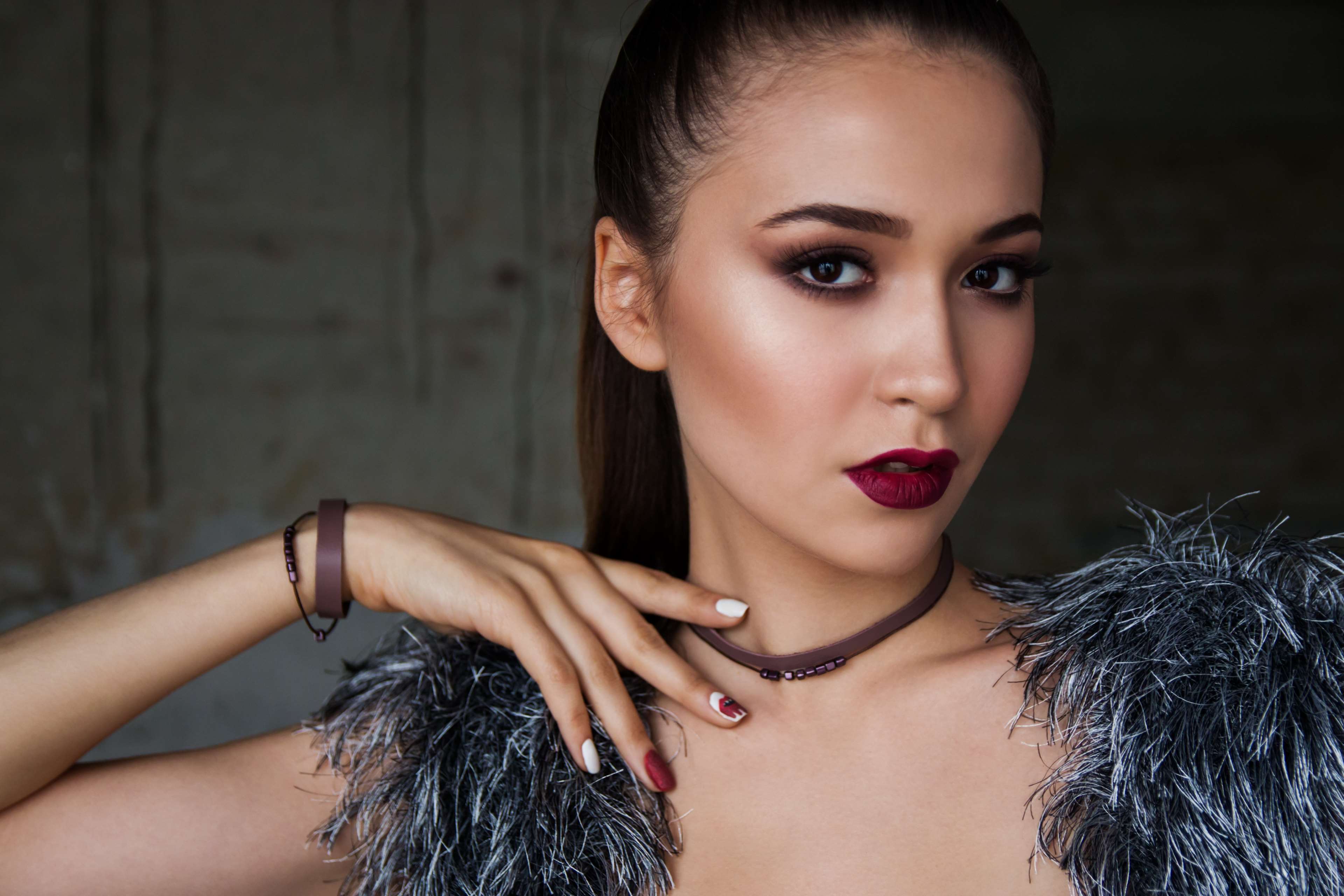 Woman with dark lipstick and feathered boa HD Wallpaper