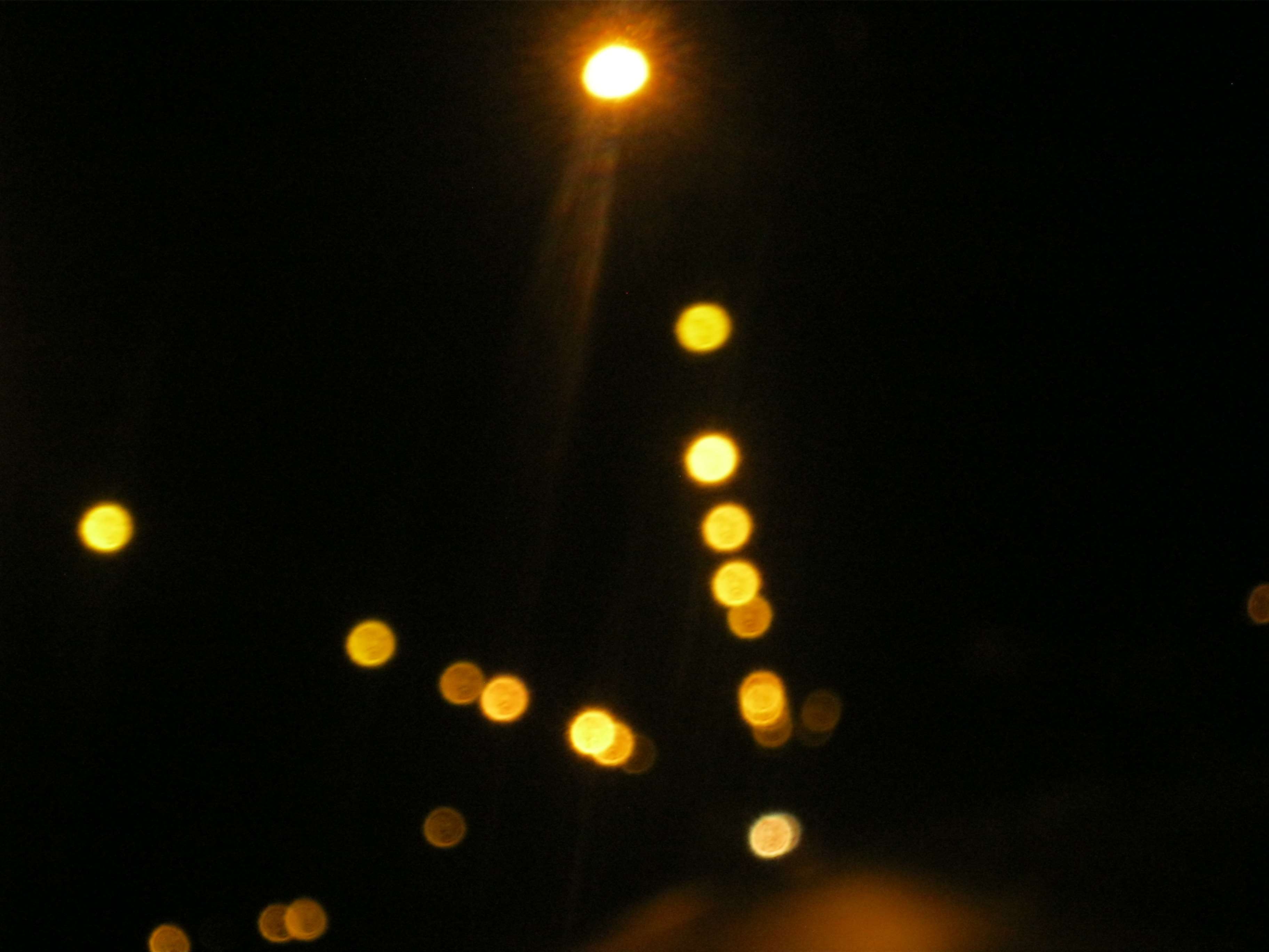 Blurred yellow lights at night HD Wallpaper