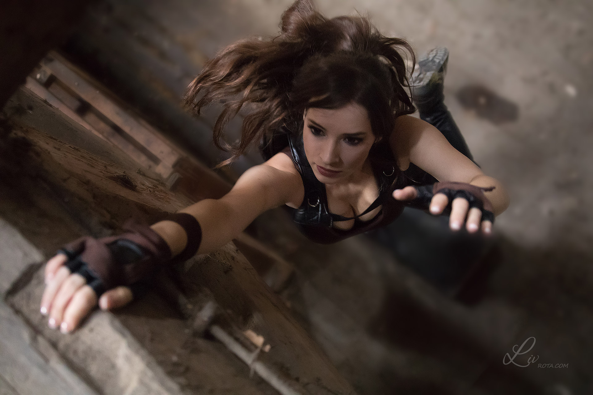 Lara Croft Climbing Action Cosplay HD Wallpaper
