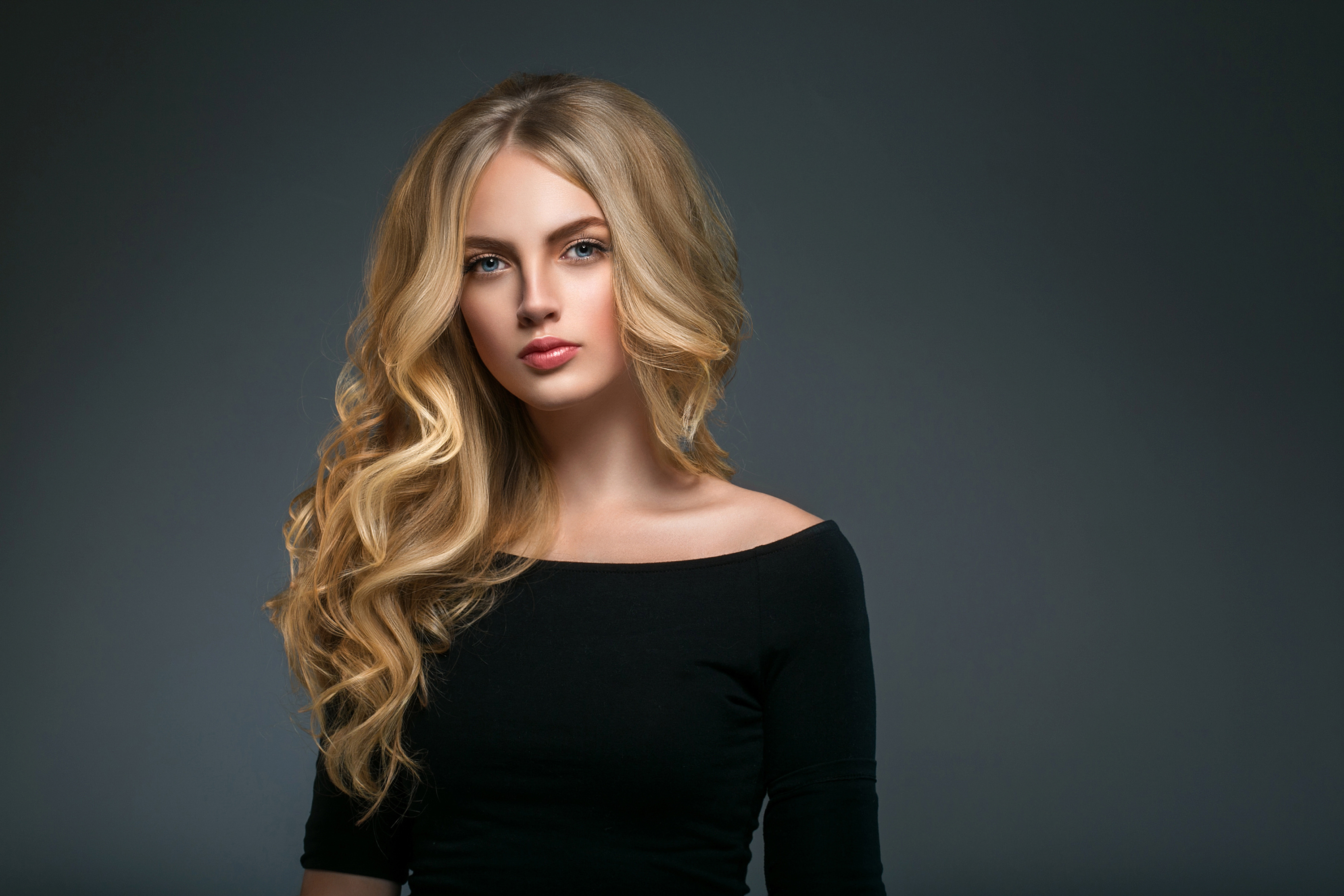 Blonde woman with blue eyes and long wavy hair HD Wallpaper