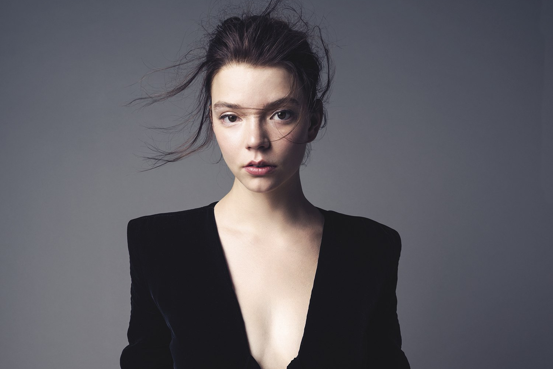 Anya Taylor-Joy in a black velvet jacket HD Wallpaper