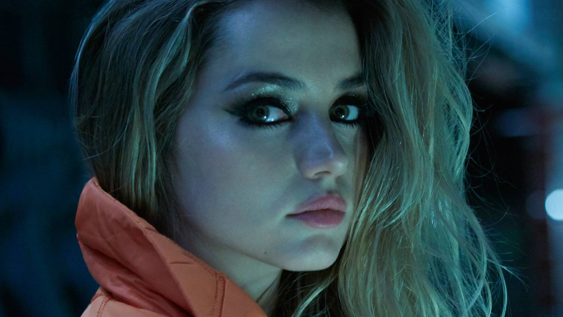 Ana de Armas with Blonde Hair and Green Eyes HD Wallpaper