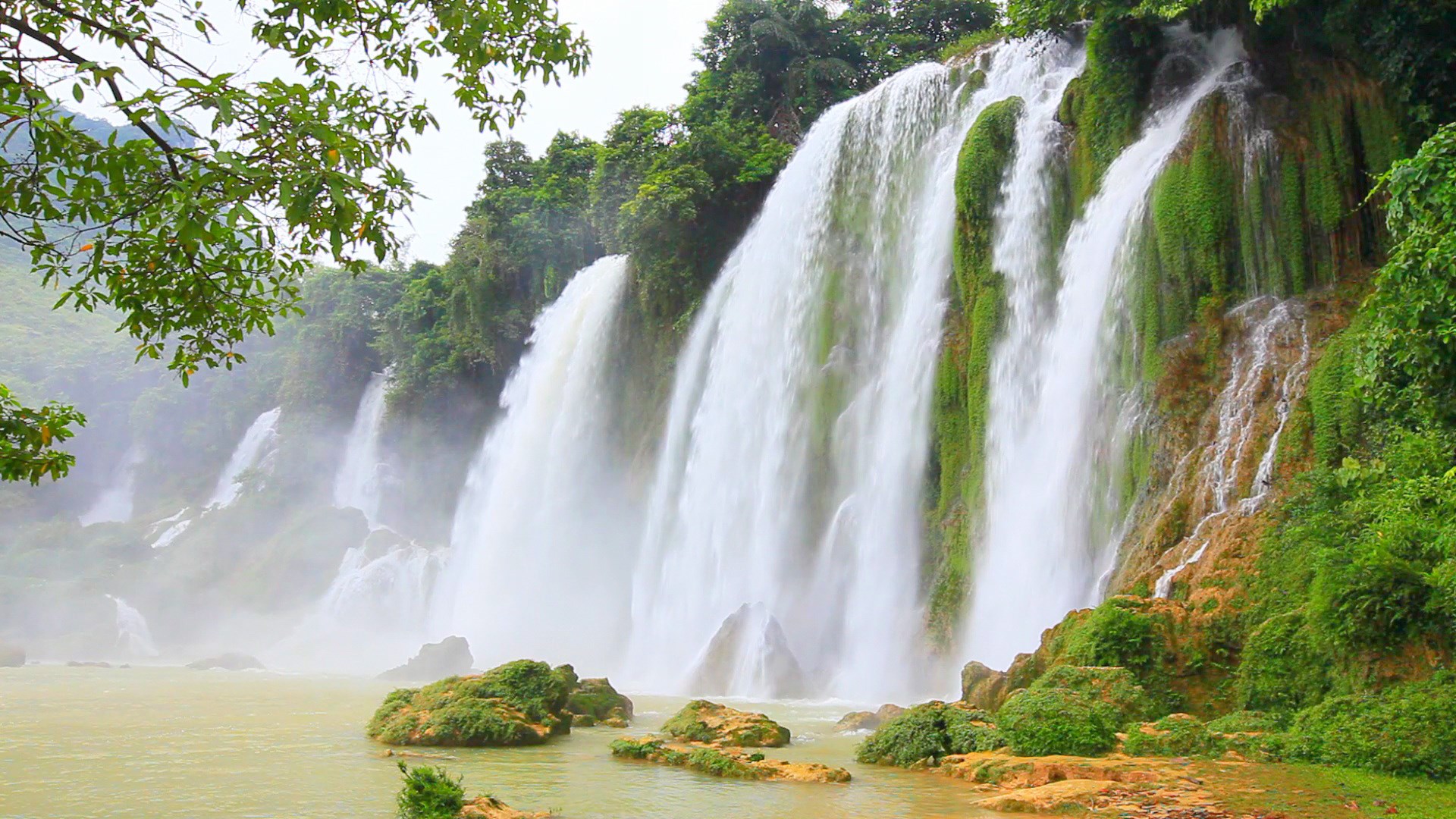 Ban Gioc Waterfall, Vietnam HD Wallpaper