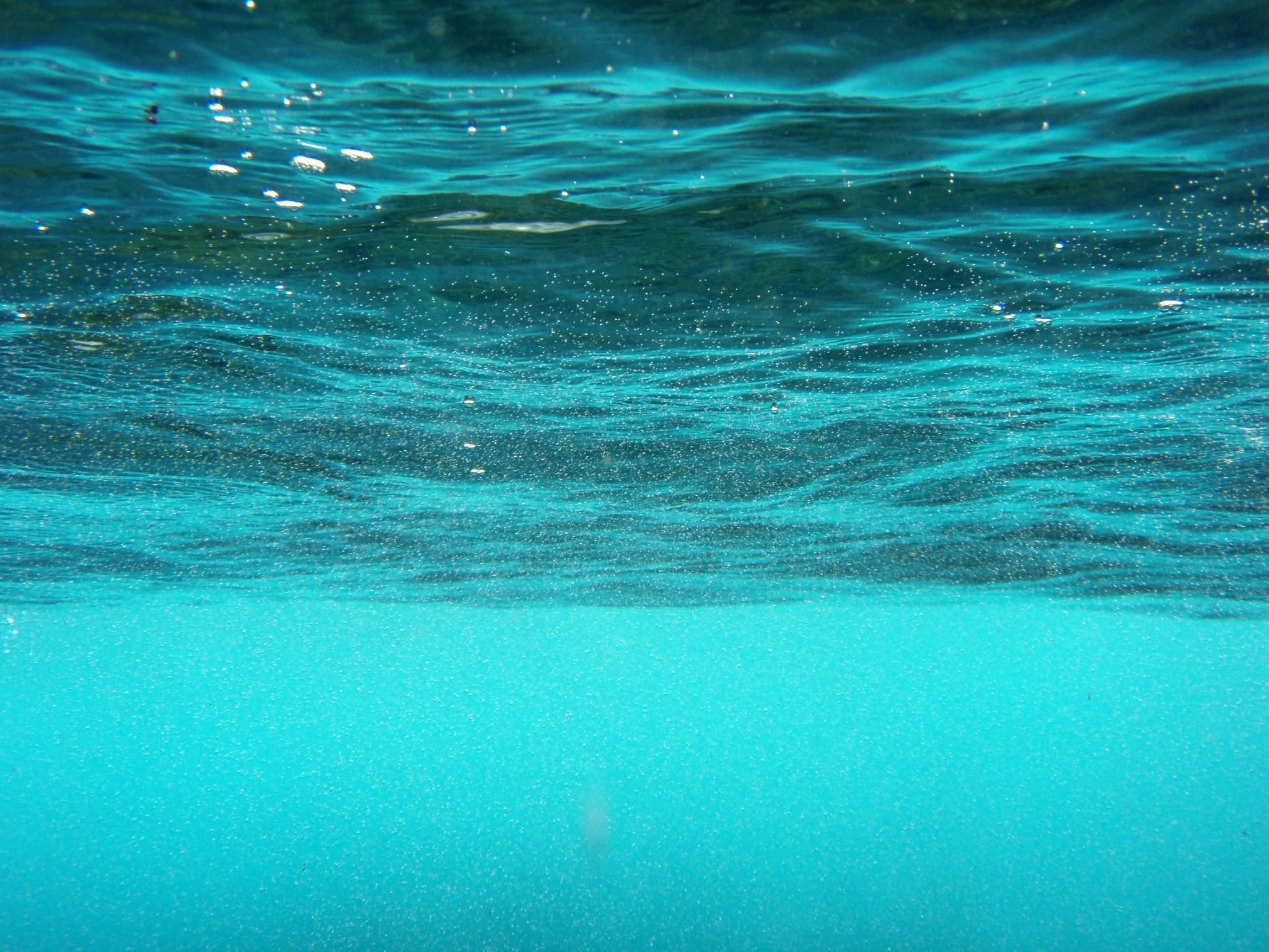 Underwater view with bubbles and waves HD Wallpaper