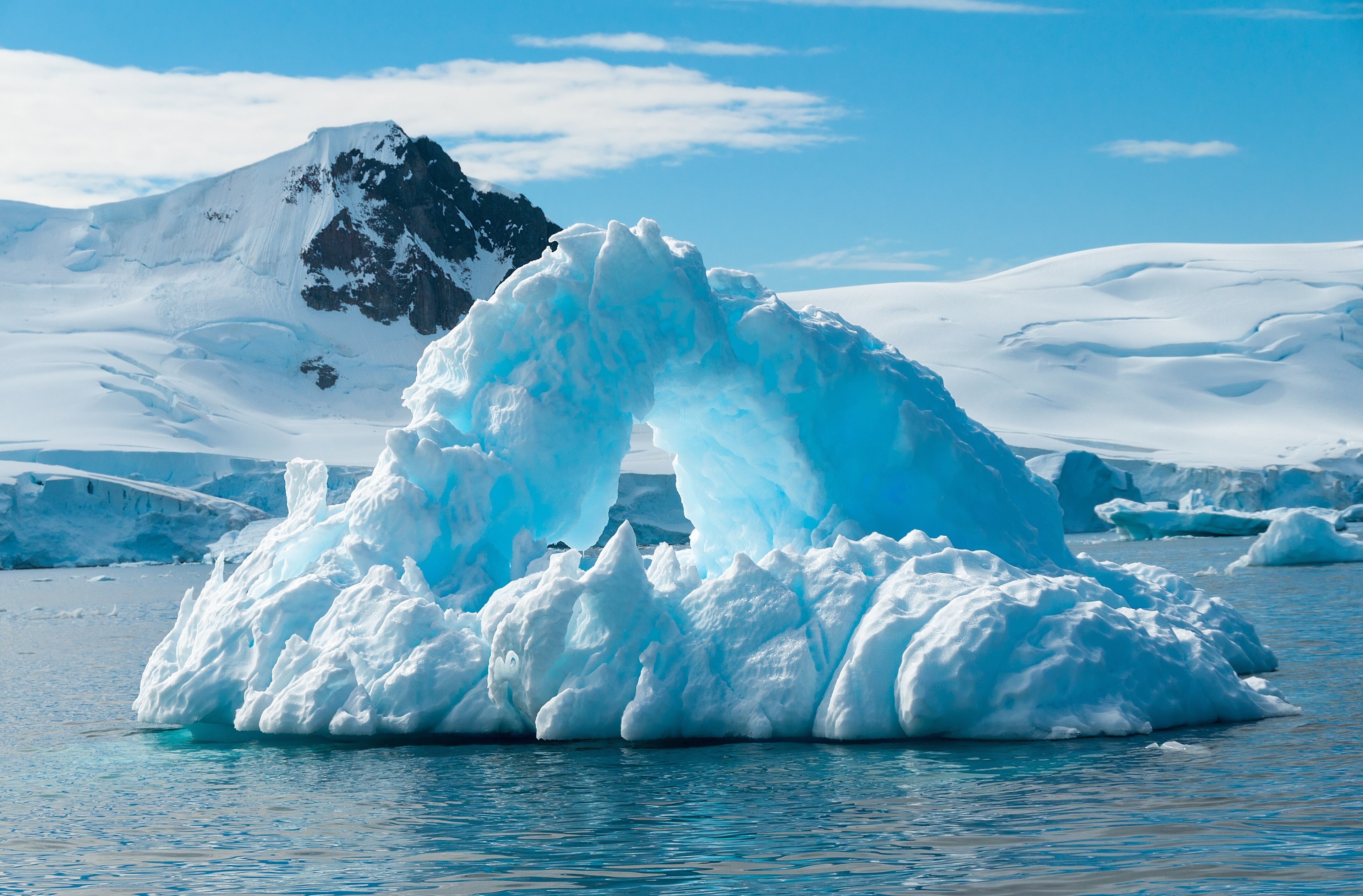 Iceberg arch in Antarctica HD Wallpaper