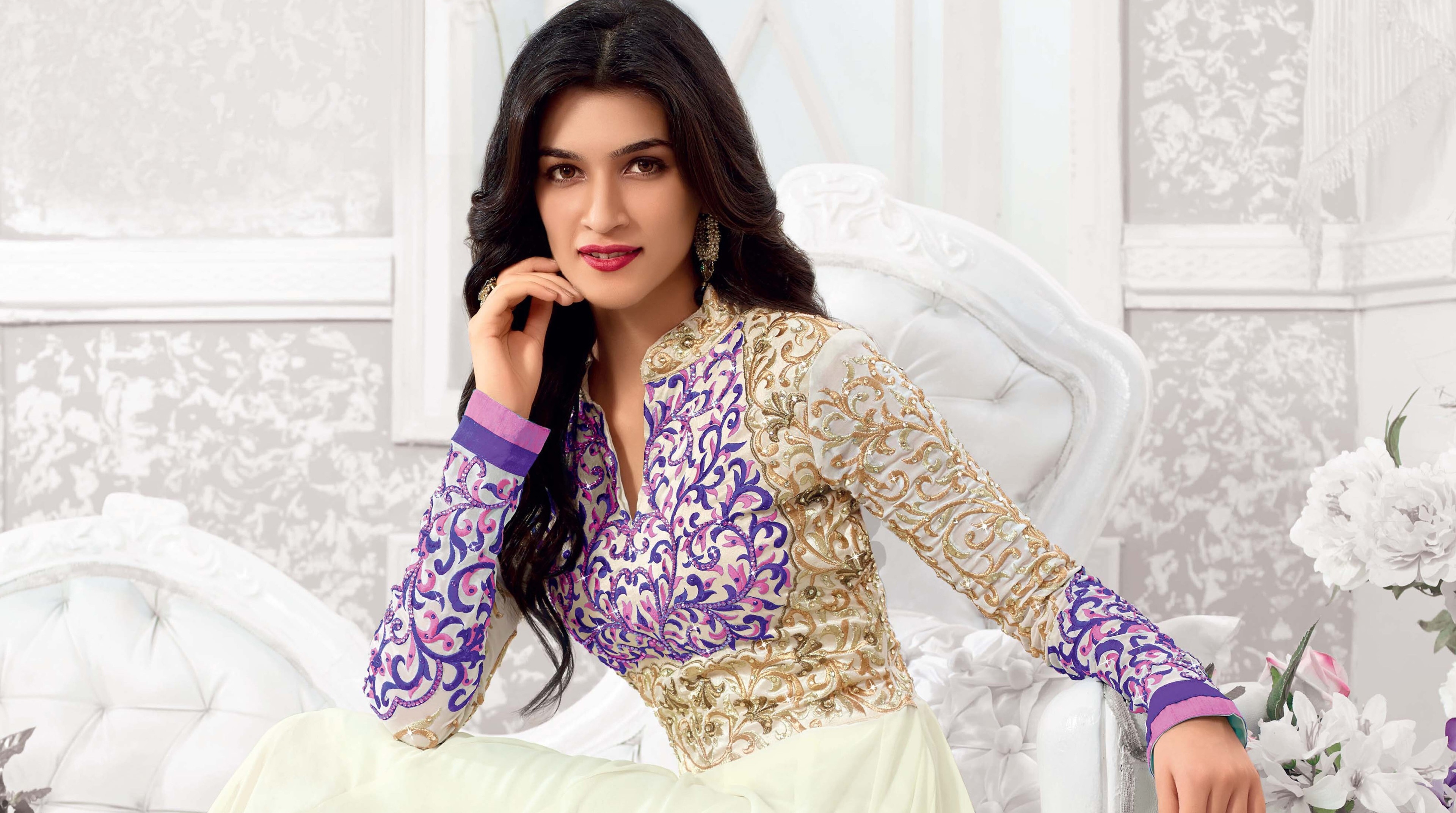 Kriti Sanon 4K HD Wallpaper