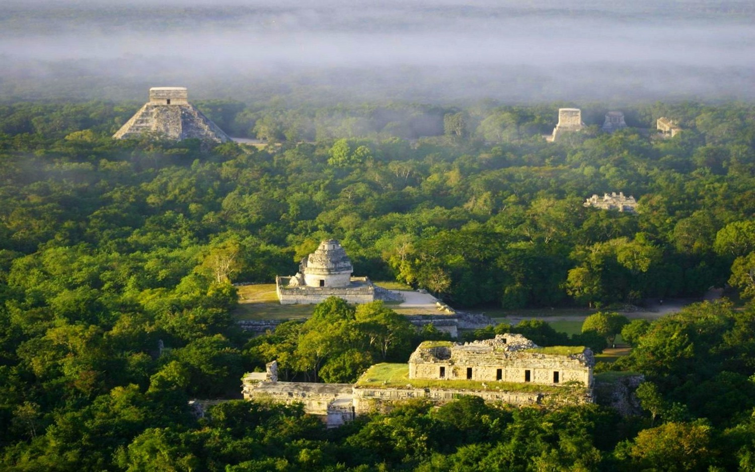 Chichen Itza ruins in Mexico with morning mist HD Wallpaper