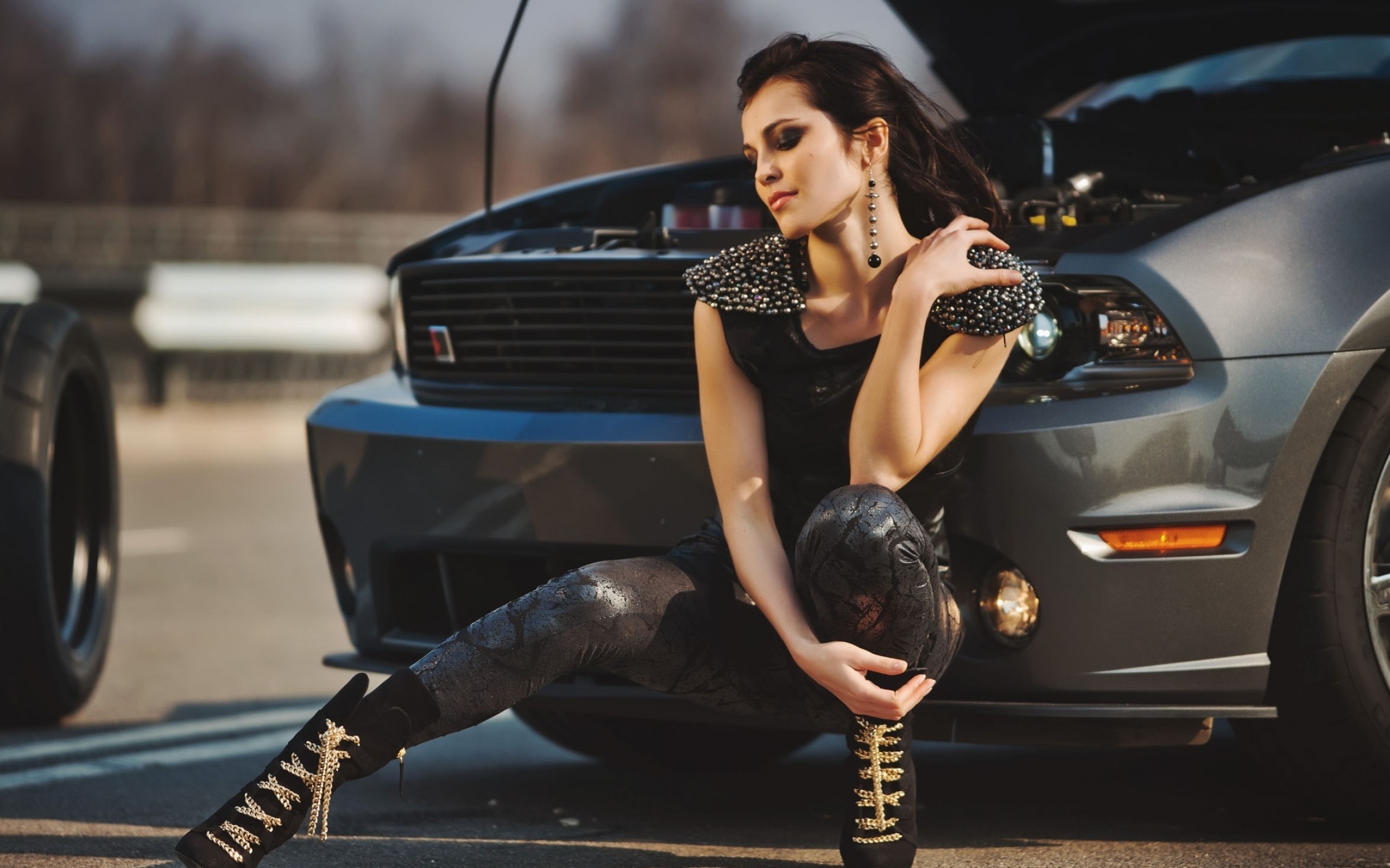 Woman posing with a Ford Mustang HD Wallpaper