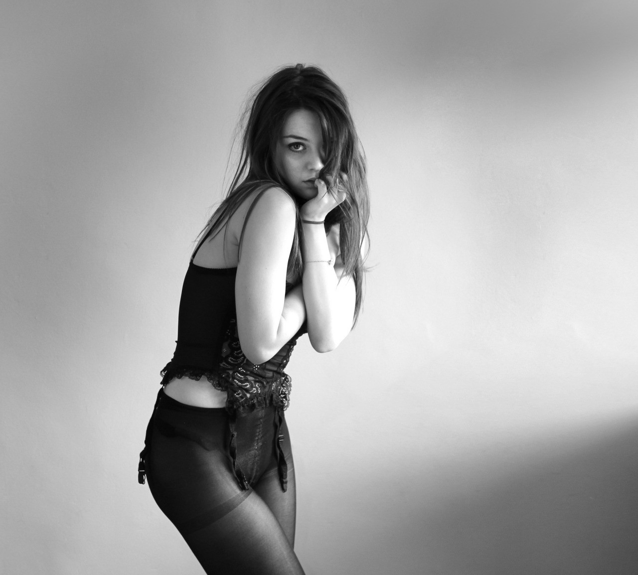 Imogen Dyer wearing pantyhose HD Wallpaper