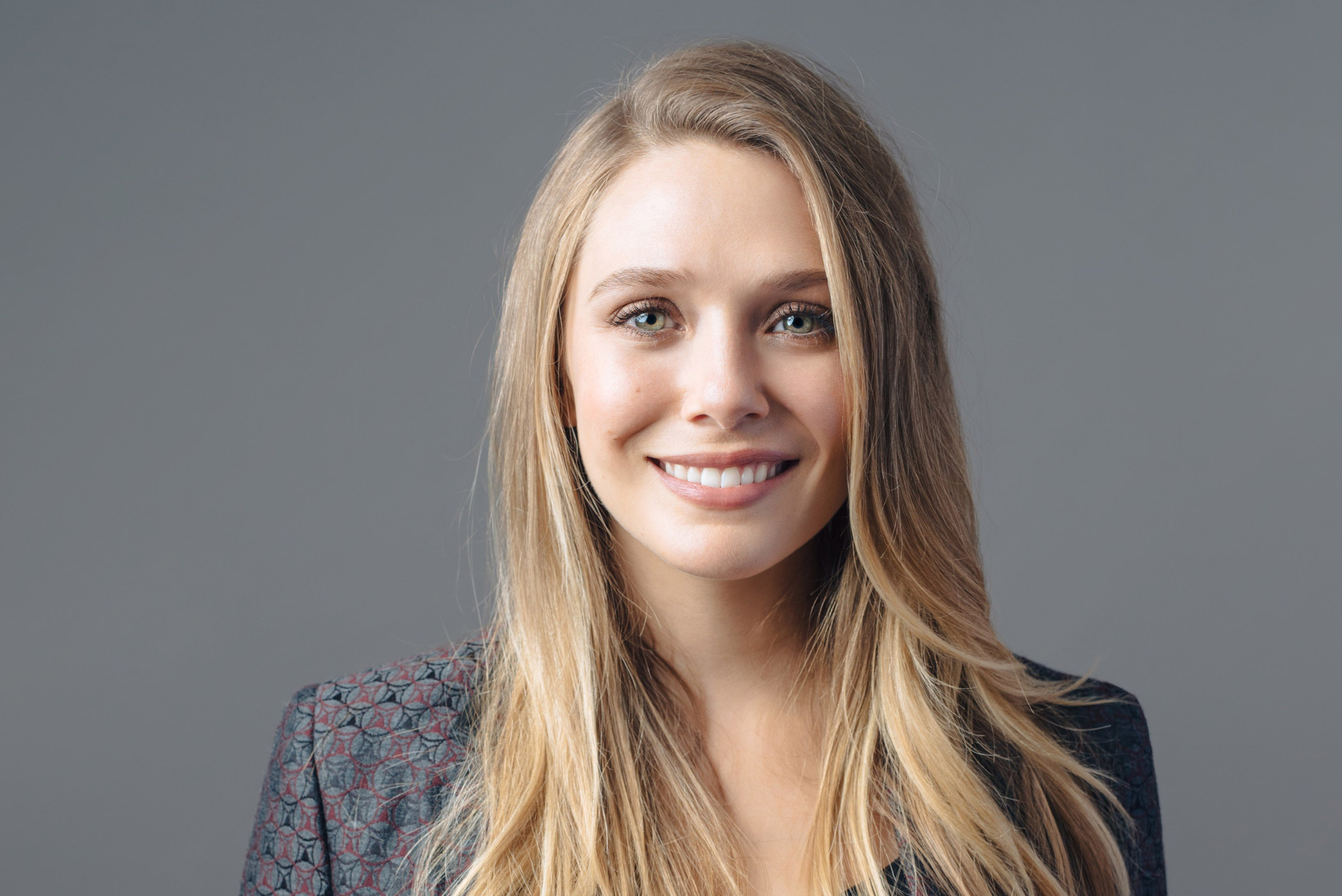 Elizabeth Olsen Smiling Portrait in 4K HD Wallpaper