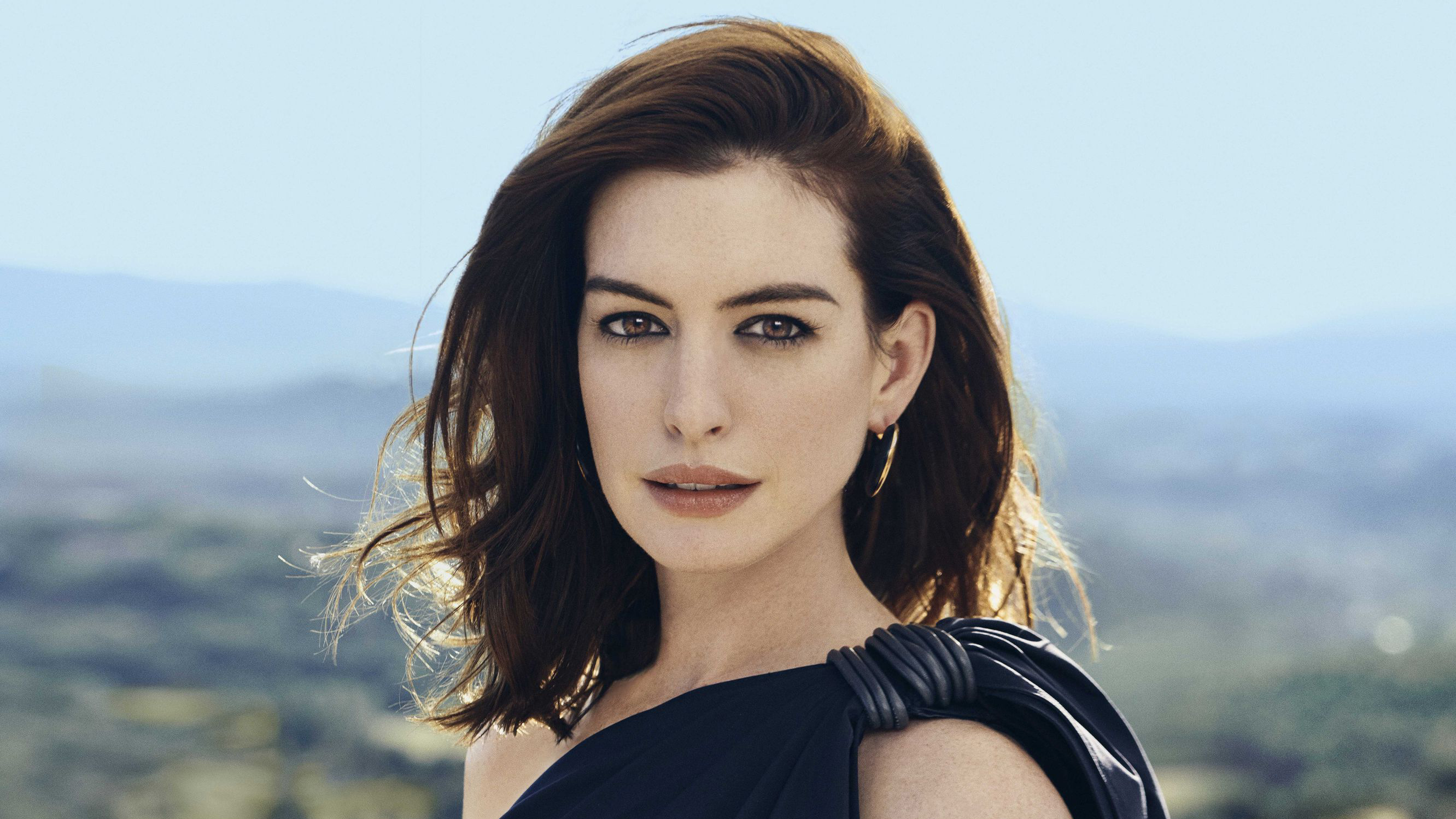 Anne Hathaway HD Wallpaper