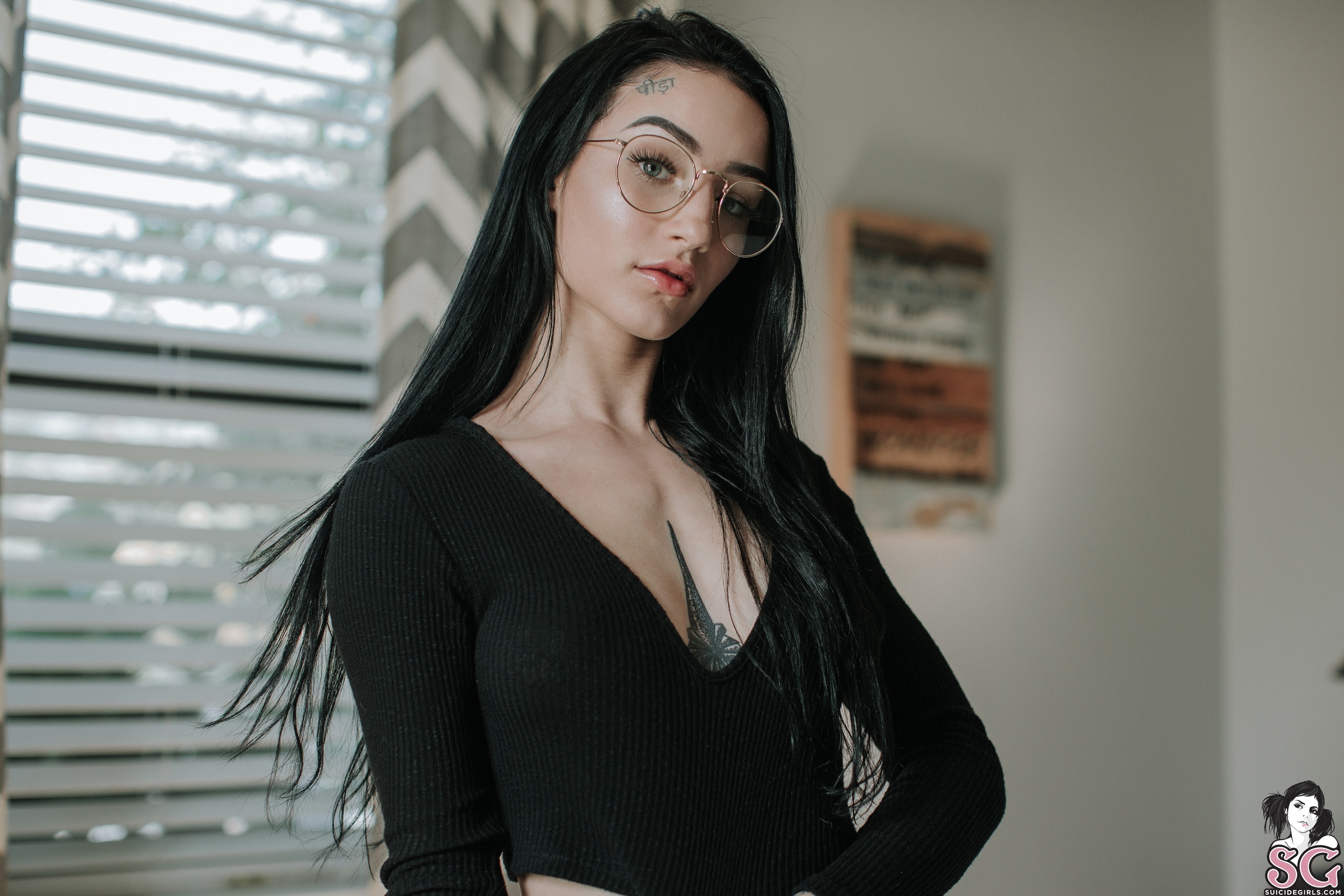 Woman with long black hair and glasses HD Wallpaper