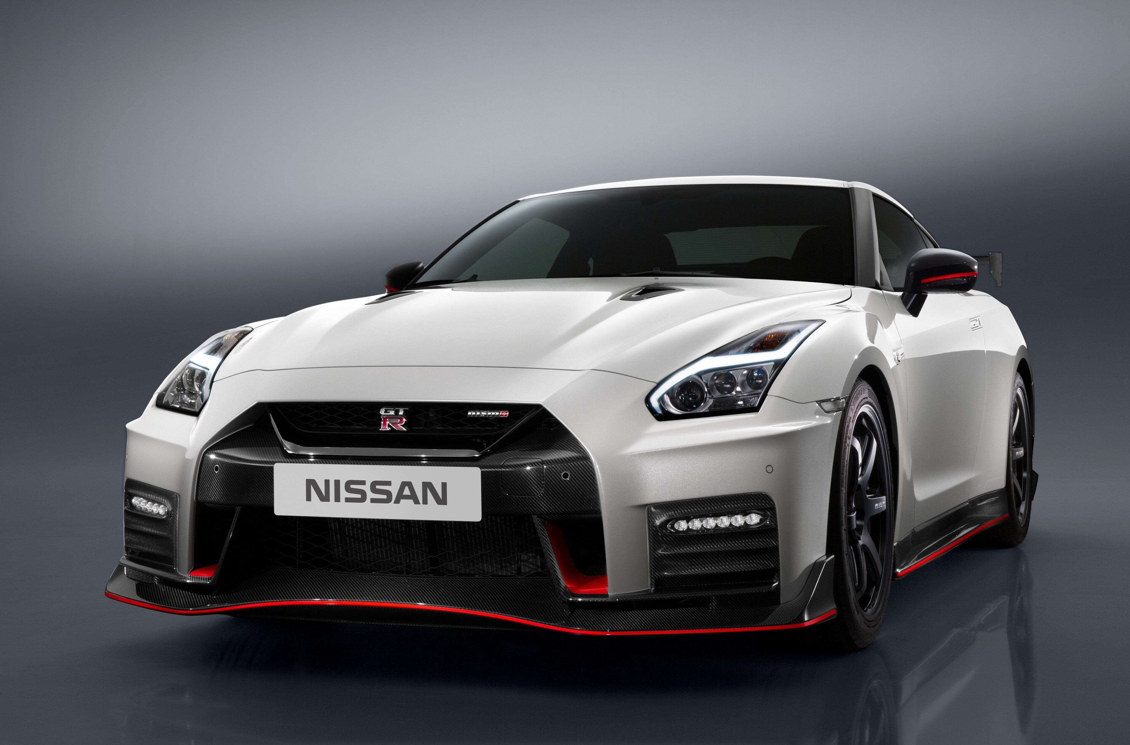 White Nissan GT-R Nismo 4K HD Wallpaper
