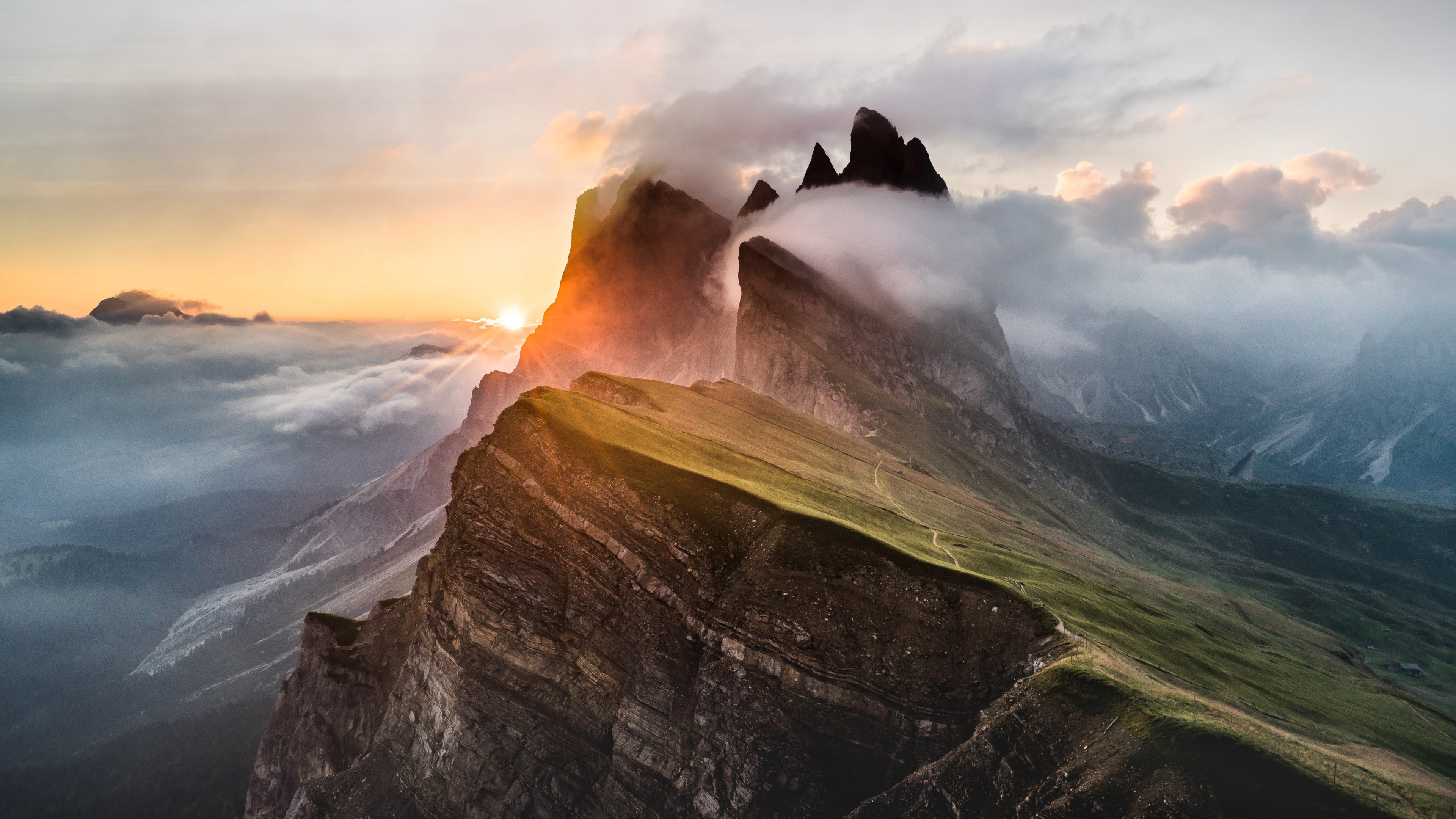 Sunset Over Dramatic Mountain Peaks 4K HD Wallpaper