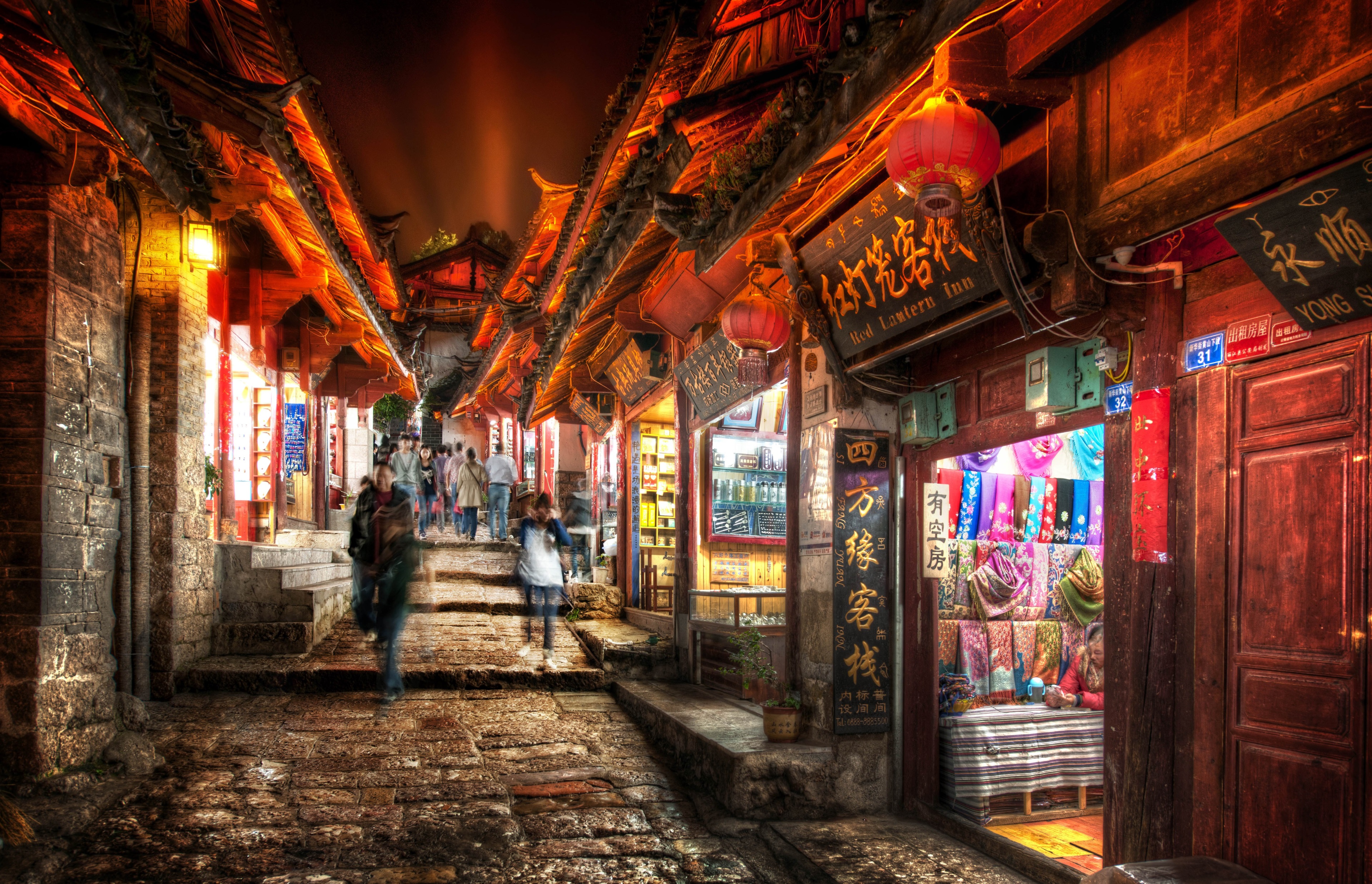 Red Lantern Inn street in Lijiang HD Wallpaper