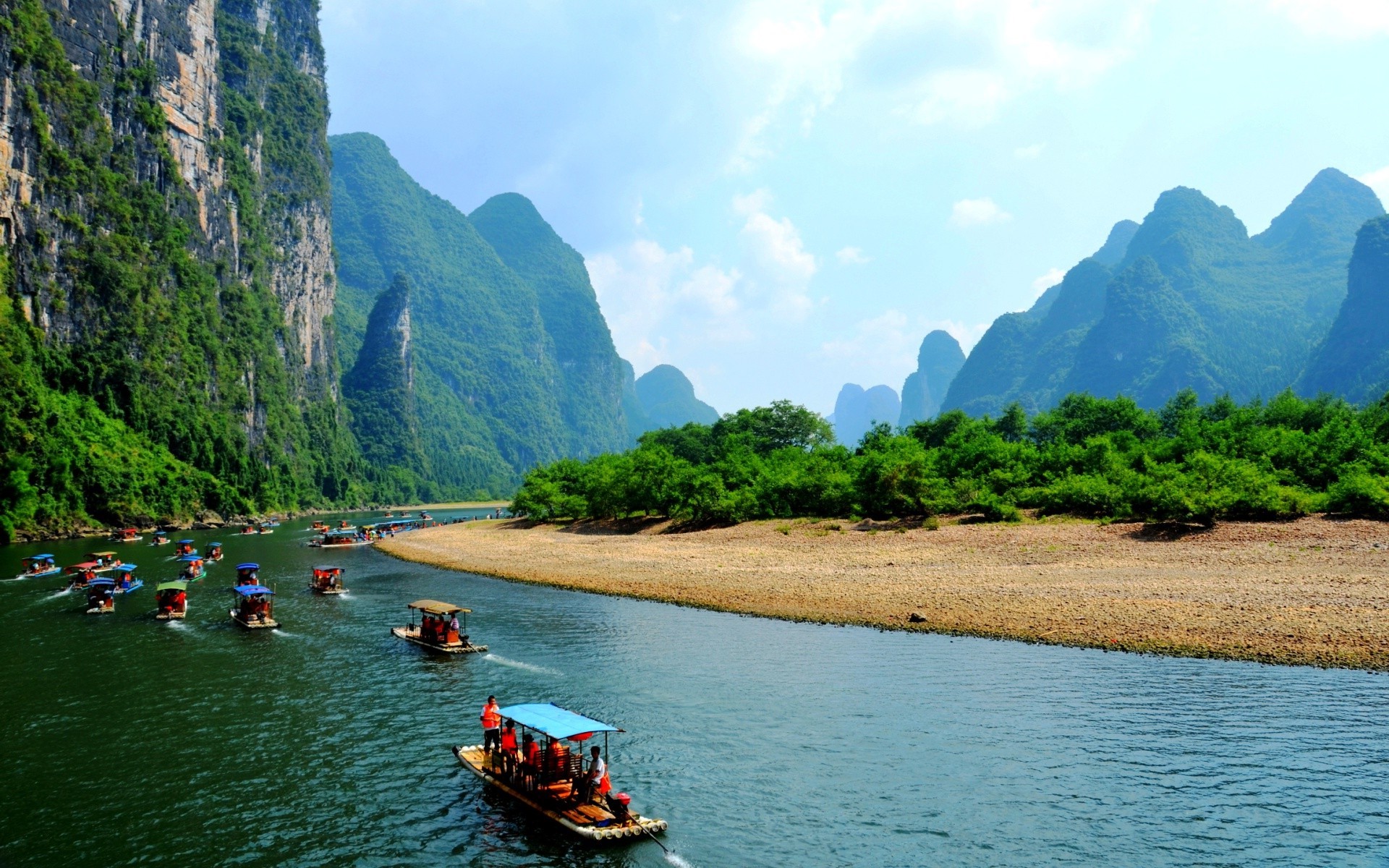 Scenic Li River with Traditional Boats and Green Mountains HD Wallpaper
