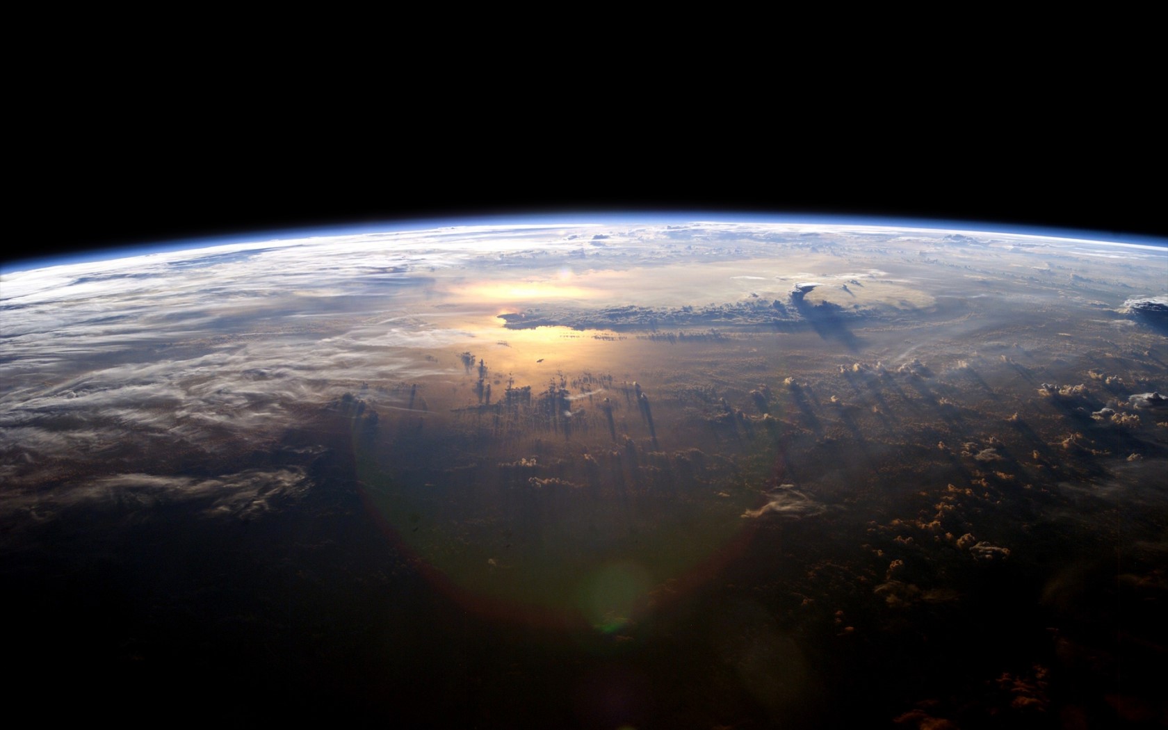 Earth's atmosphere and ocean from space HD Wallpaper