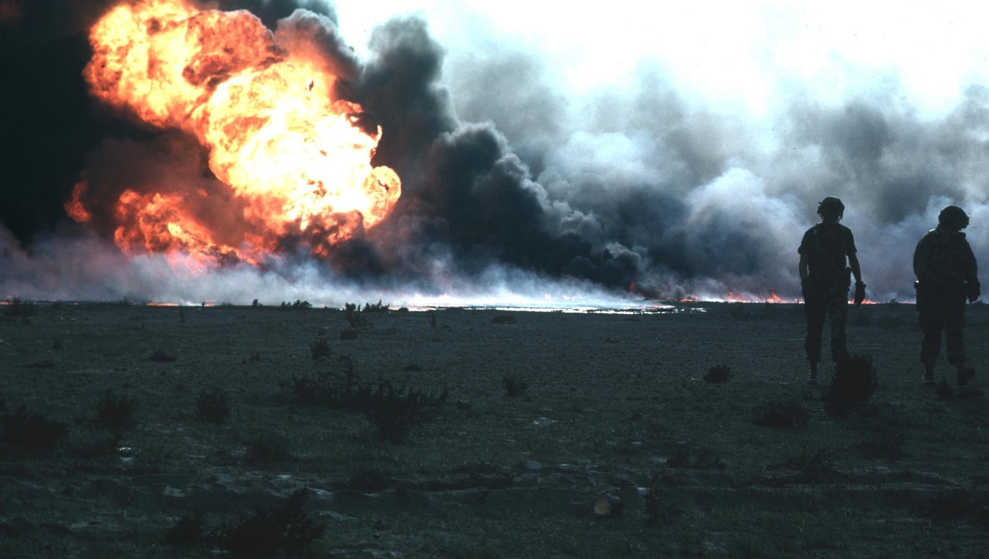 Soldiers observe a large explosion and smoke during the Vietnam War HD Wallpaper