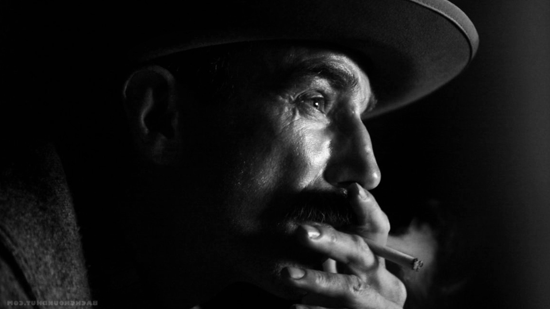 Daniel Day-Lewis smoking in There Will Be Blood HD Wallpaper