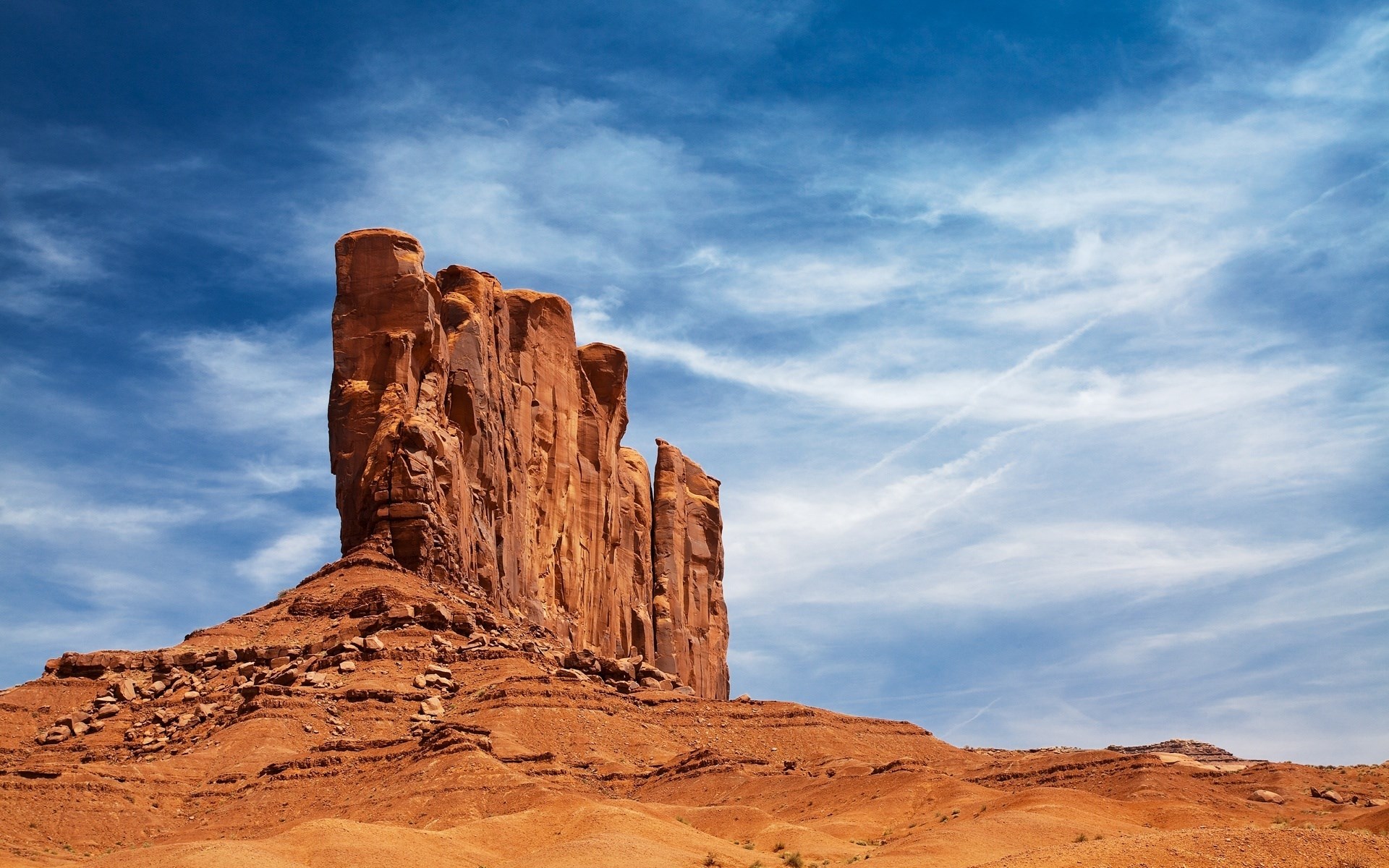 Monument Valley rock formation under a blue sky HD Wallpaper
