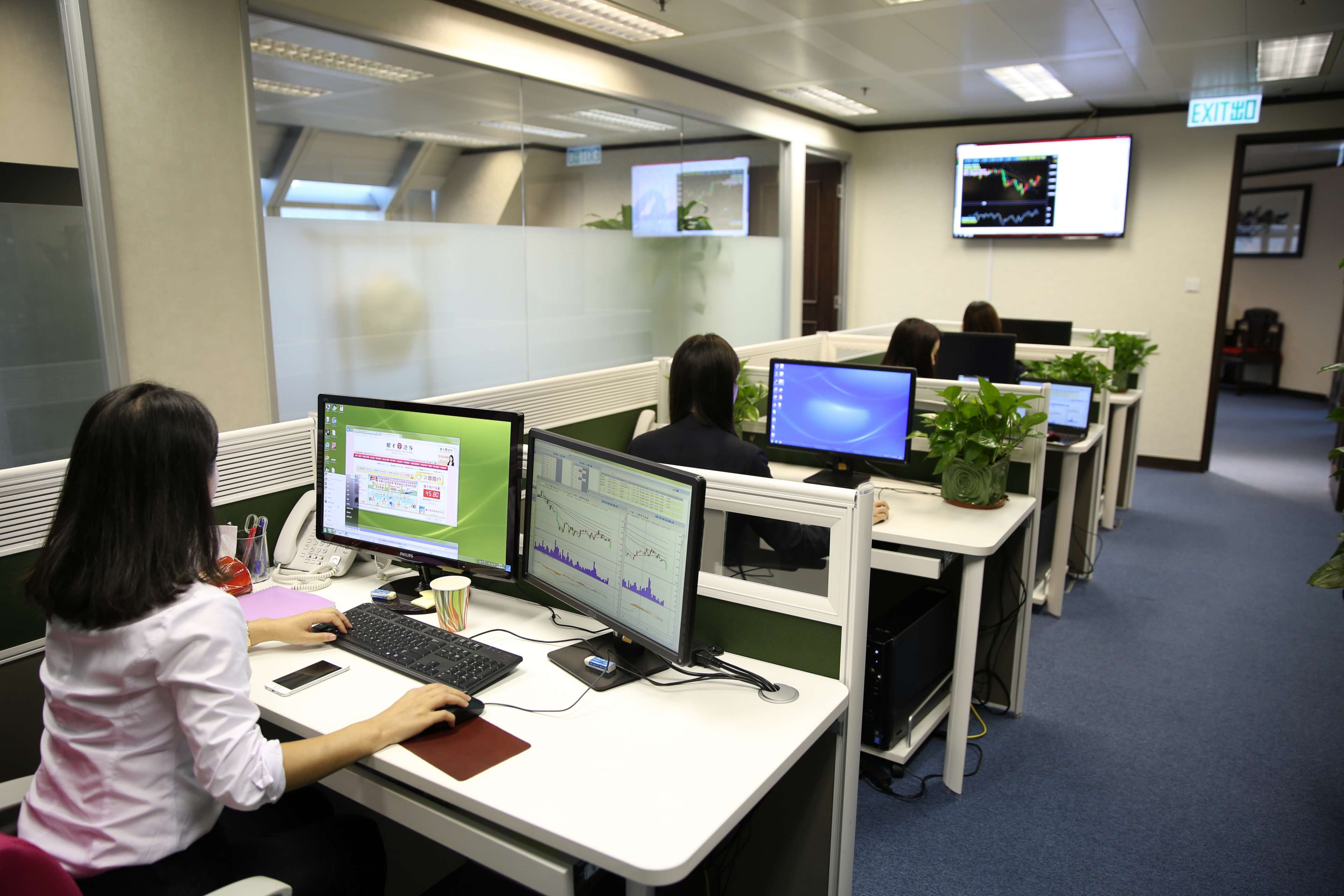 Office workers at computers in a modern office HD Wallpaper
