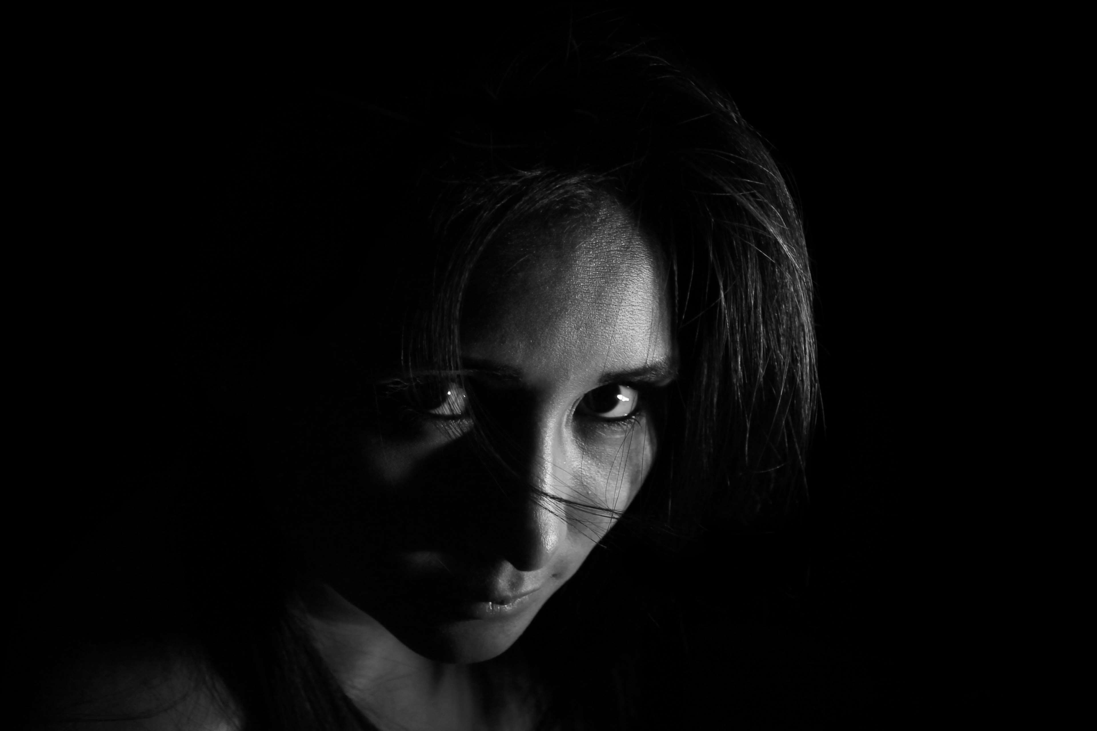 Black and white portrait of a woman in shadow HD Wallpaper