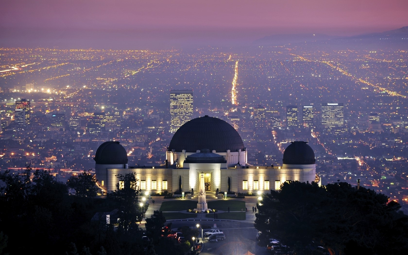 Griffith Observatory overlooking Los Angeles at dusk HD Wallpaper