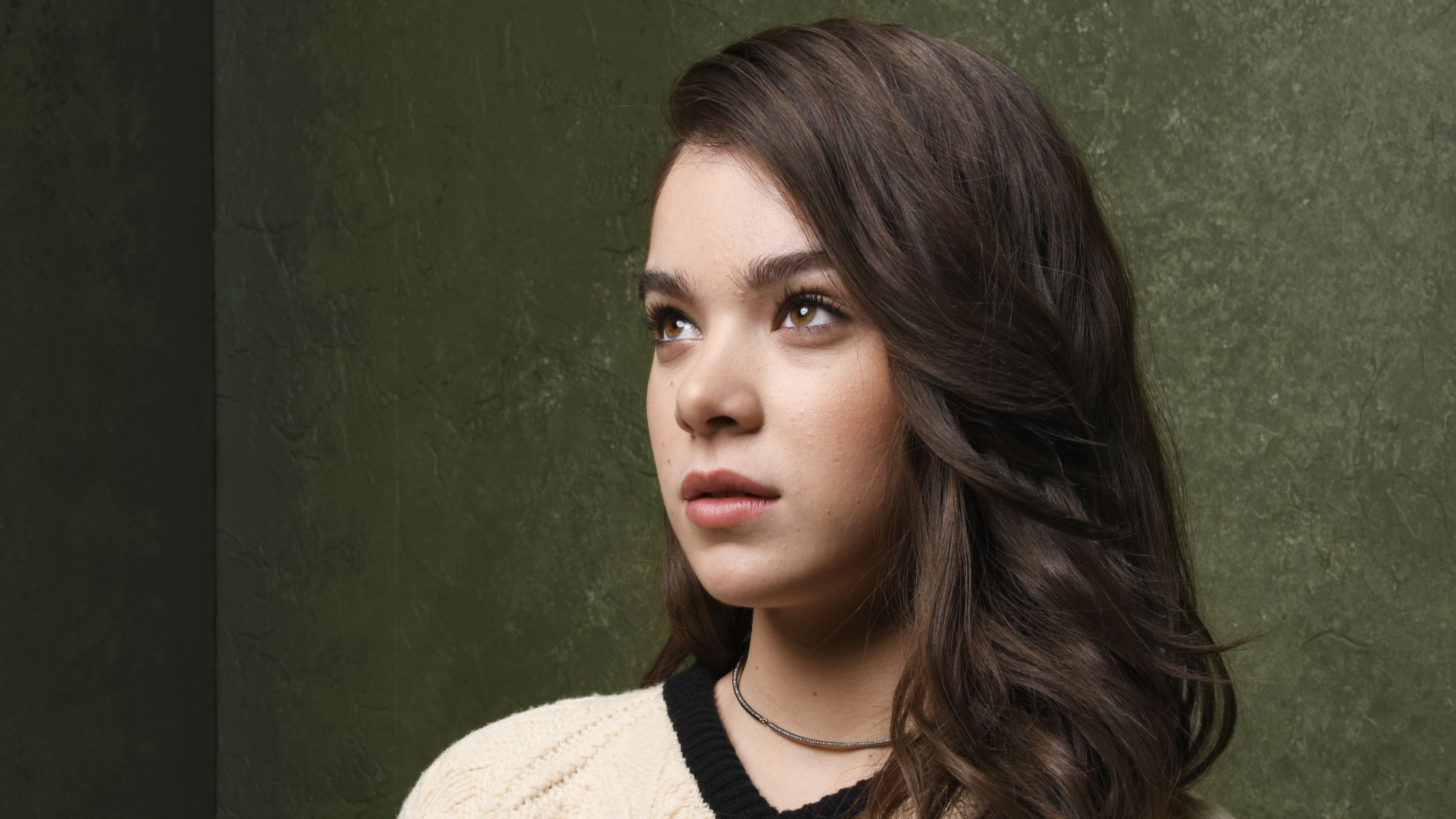 Hailee Steinfeld 4K HD Wallpaper