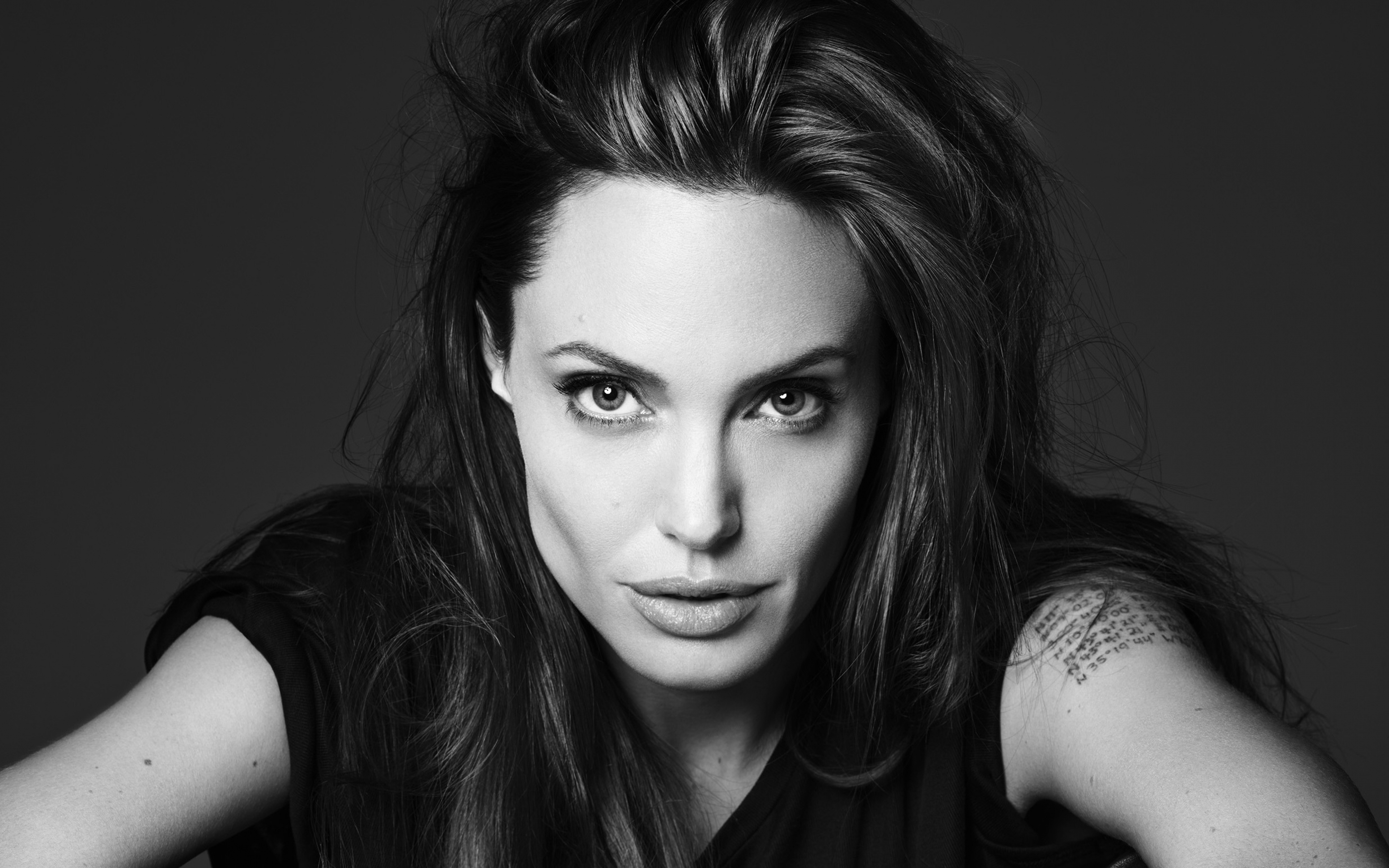 Angelina Jolie in a photoshoot HD Wallpaper