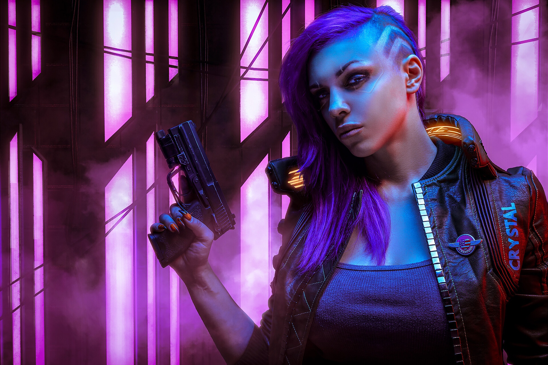 Woman with purple hair holding a gun in Cyberpunk 2077 HD Wallpaper