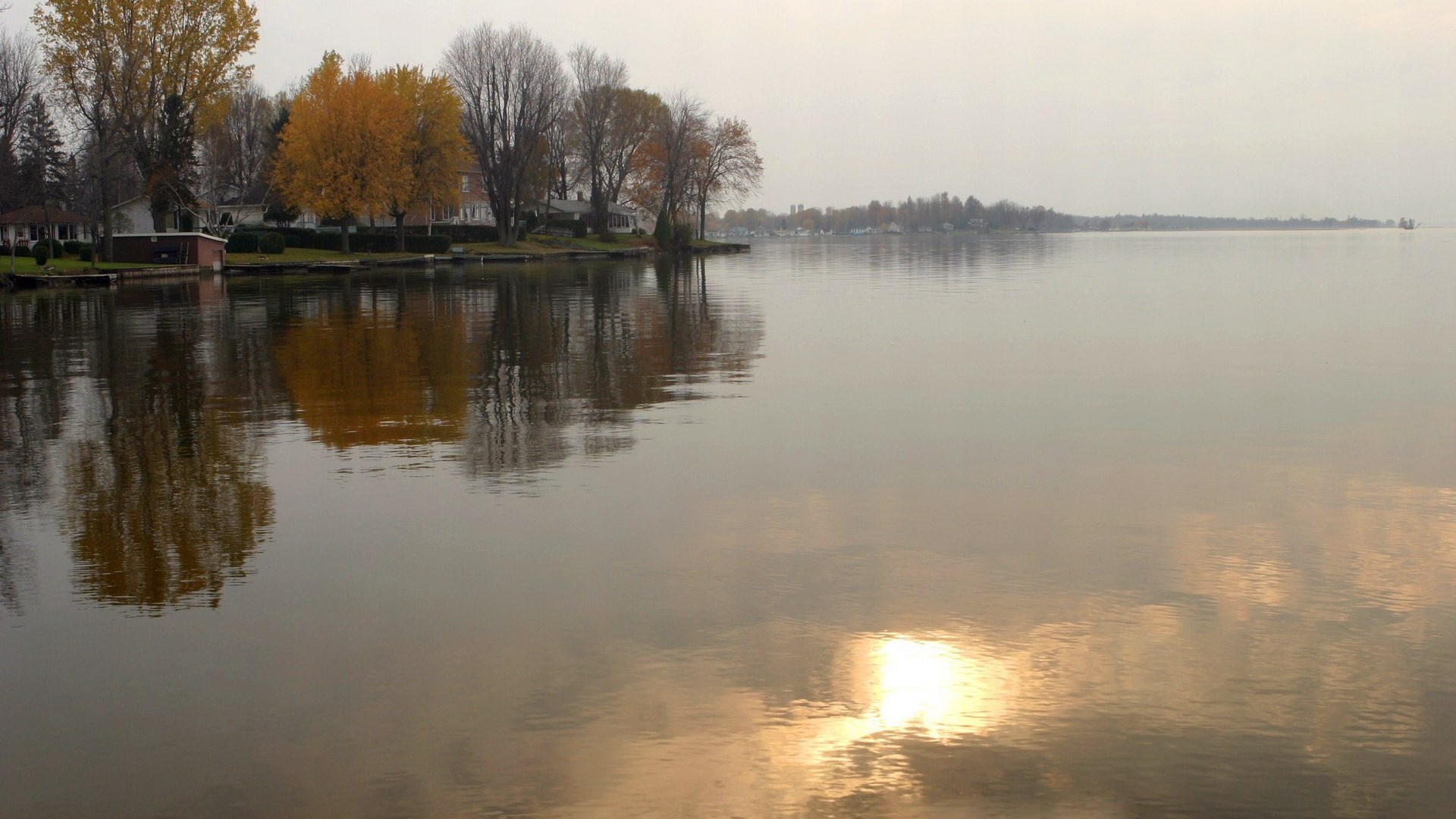 Autumn trees reflected in a calm lake HD Wallpaper
