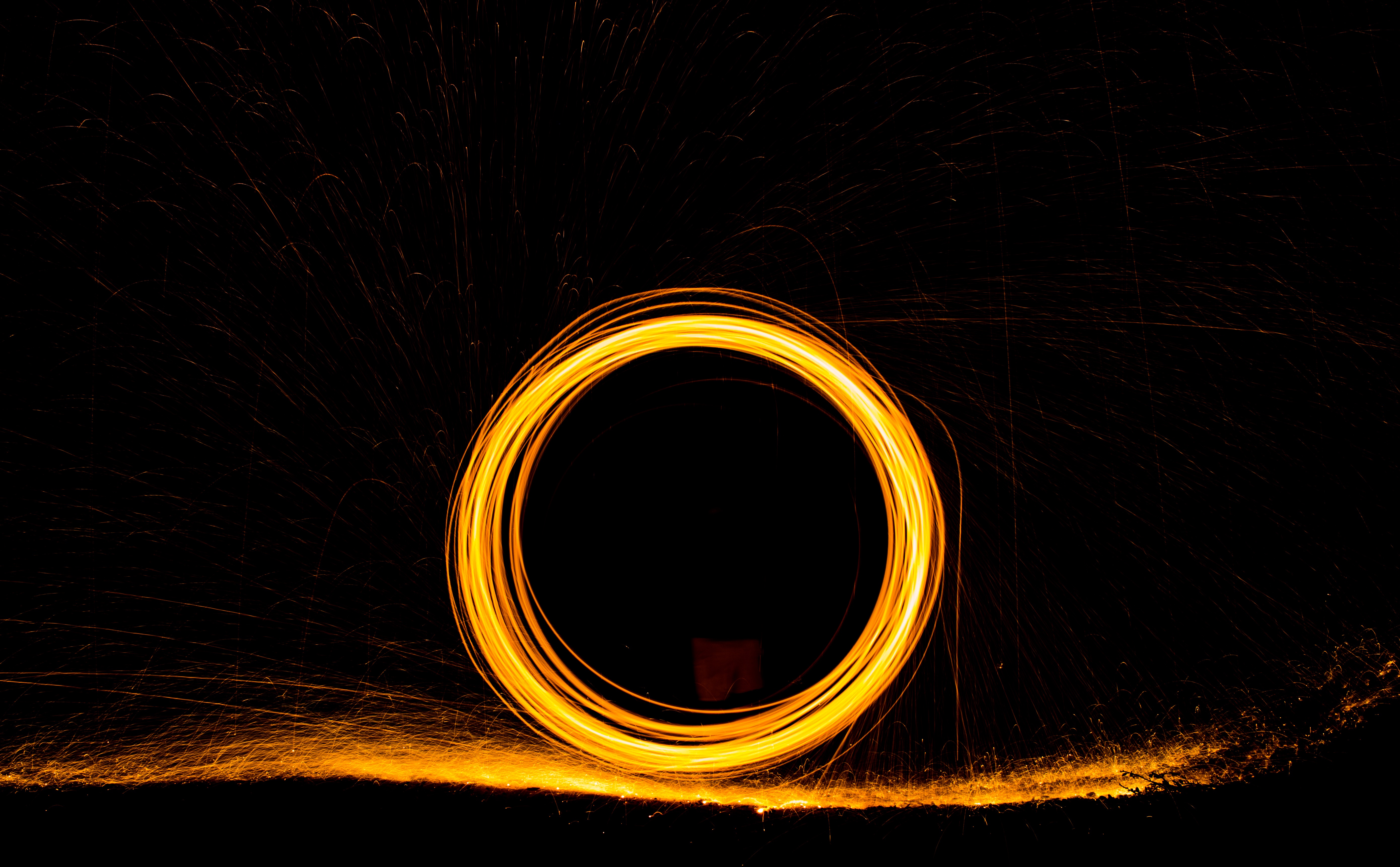 Circular light trail from steel wool spinning in the dark HD Wallpaper