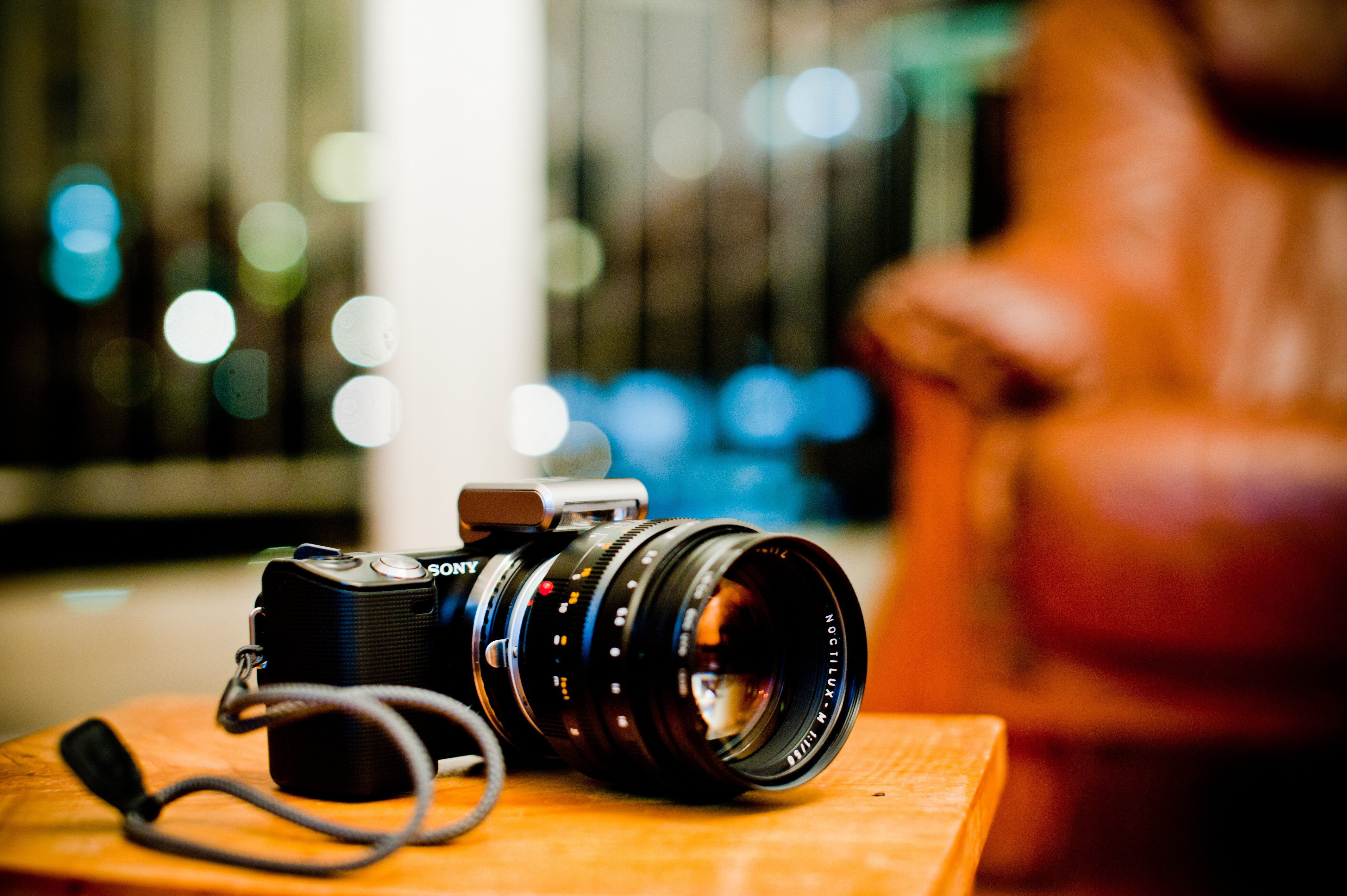 Sony camera with Noctilux lens on table HD Wallpaper