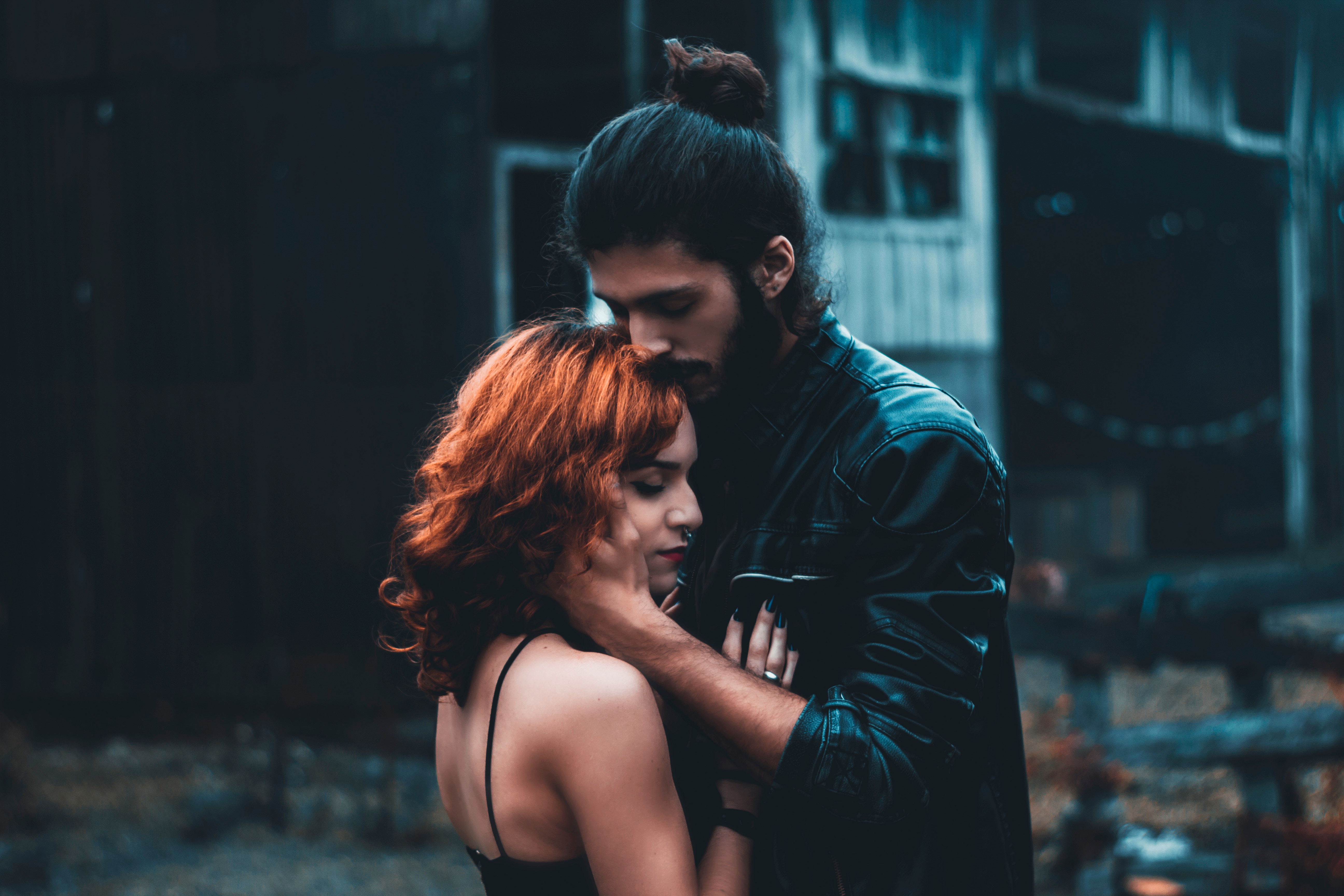 Couple embracing in front of a building HD Wallpaper