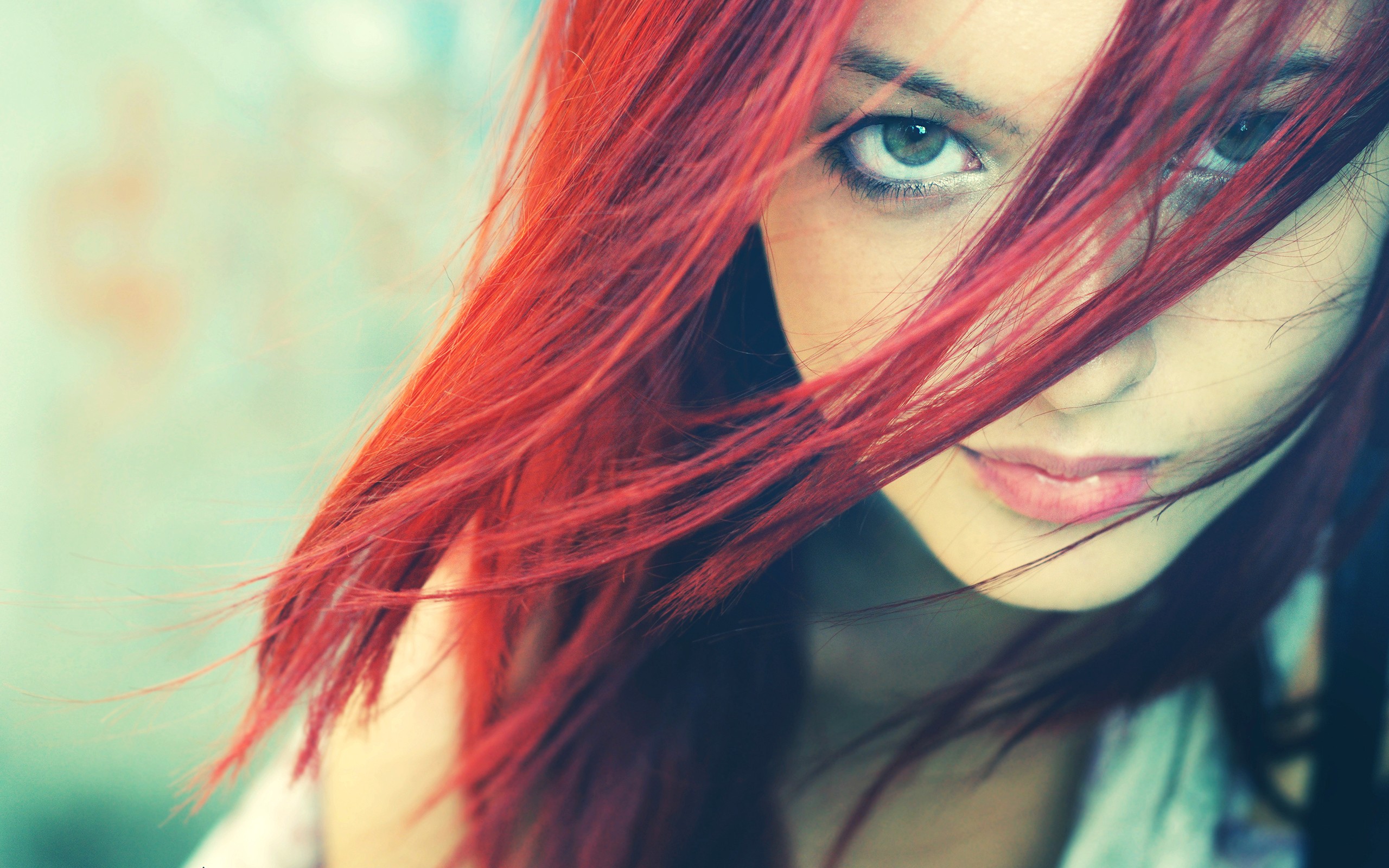 Close-up of a redhead woman's face HD Wallpaper