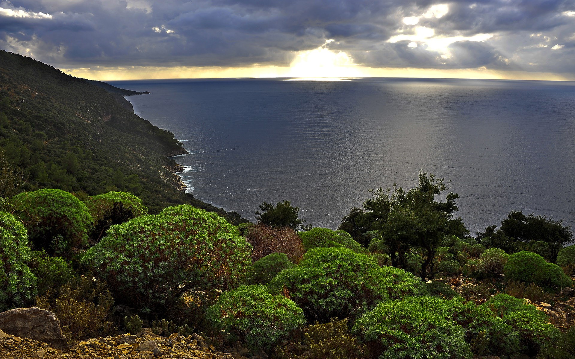 Coastal landscape with sea and stormy sky HD Wallpaper