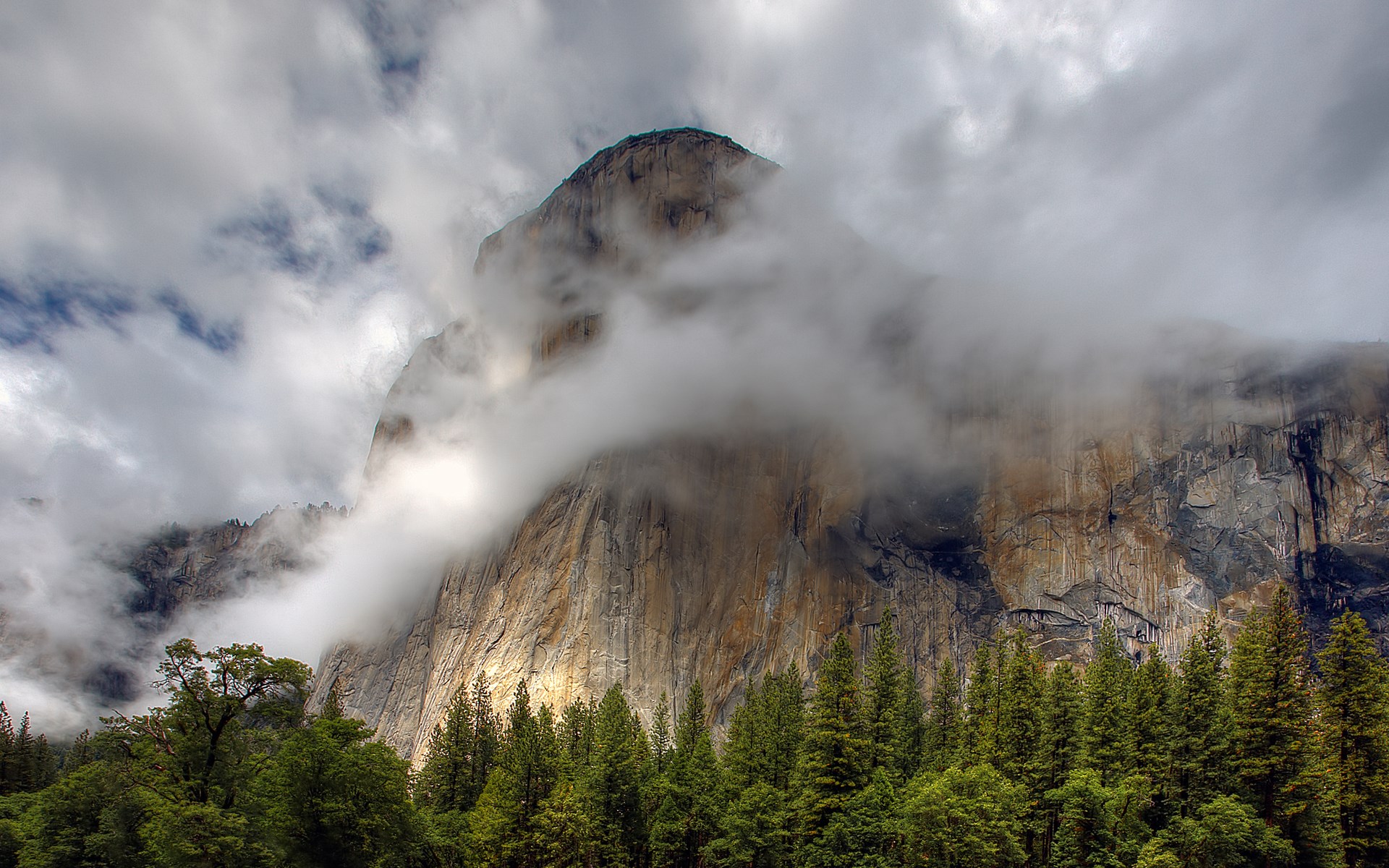 El Capitan in Yosemite National Park with Clouds HD Wallpaper