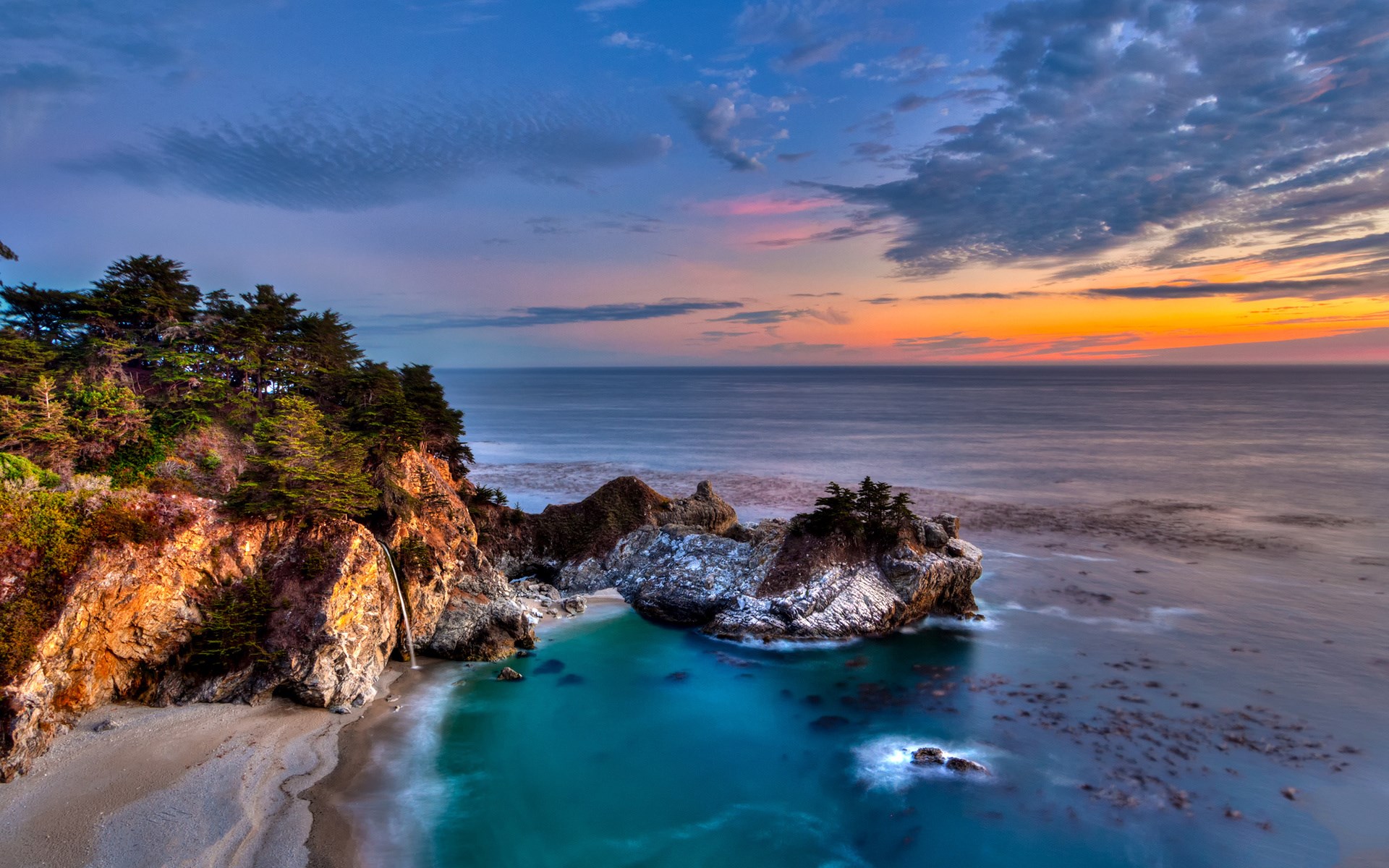 McWay Falls at Julia Pfeiffer Burns State Park, Big Sur HD Wallpaper